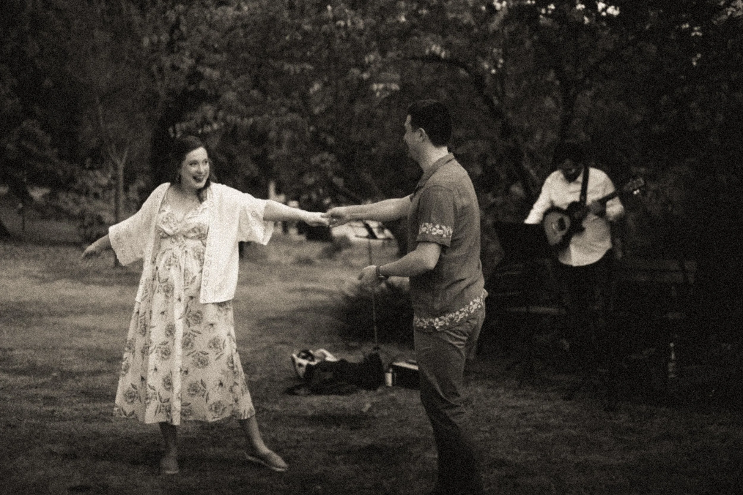 QueenElizabethPark_Engagement_Photographer-0032.jpg