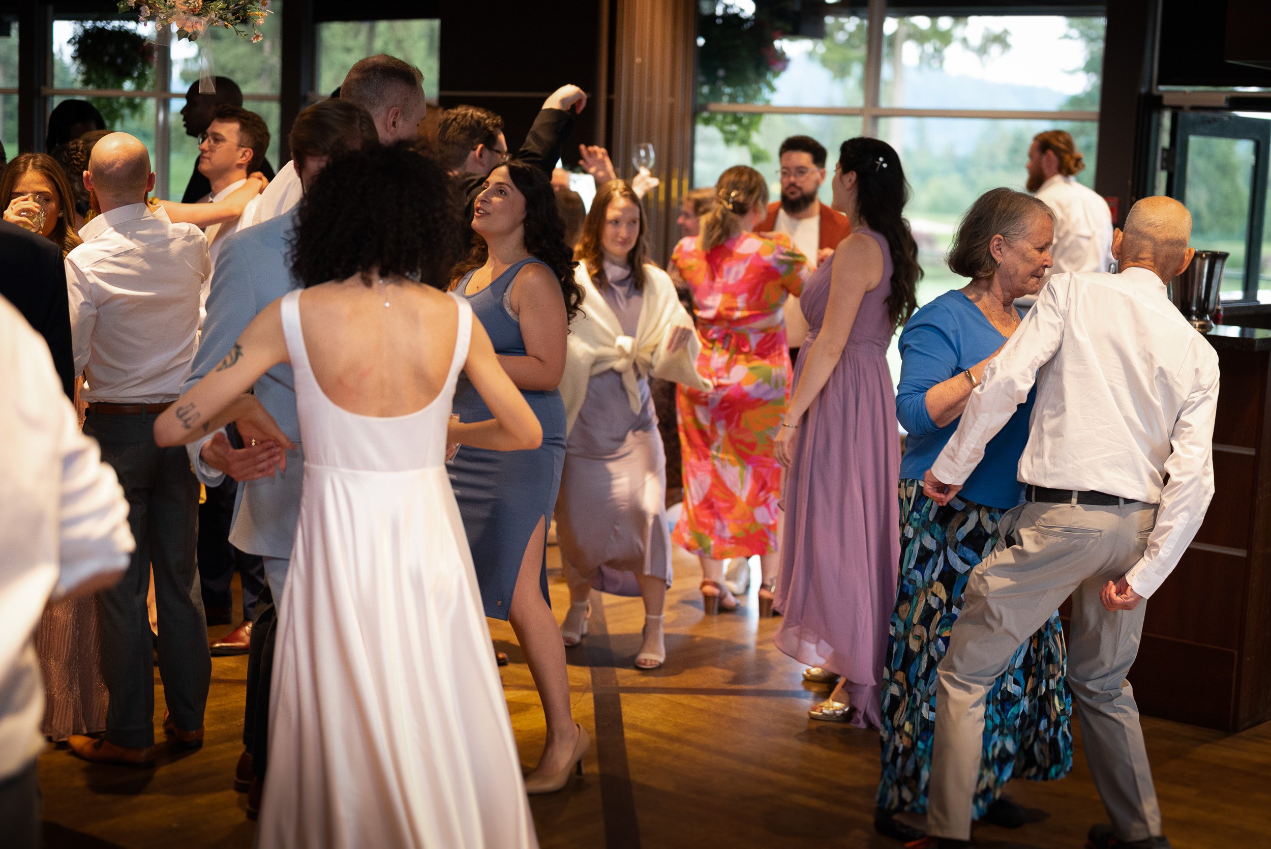 Seymour_GolfandCountryClub_Wedding-0407.jpg