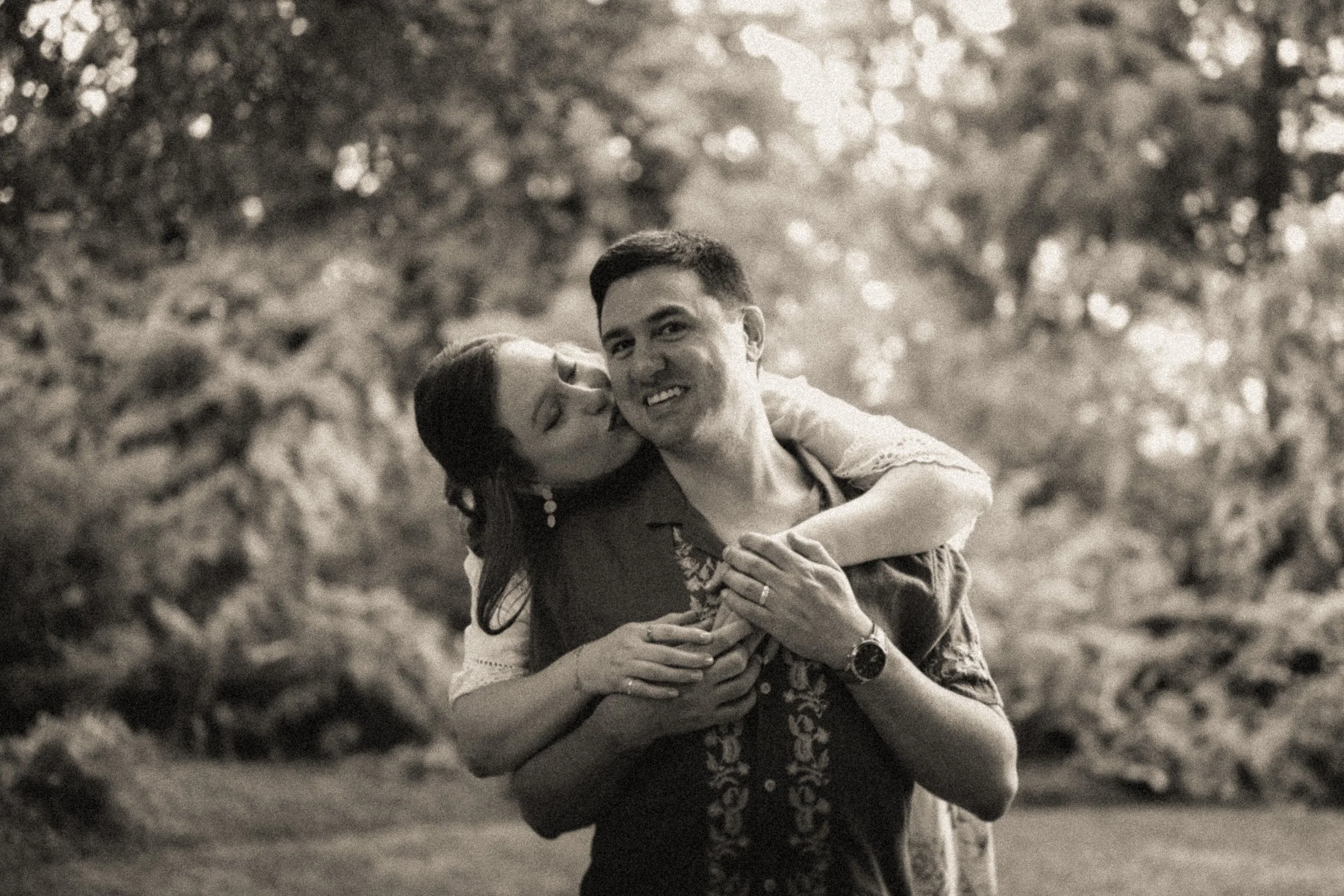 QueenElizabethPark_Engagement_Photographer-0013.jpg