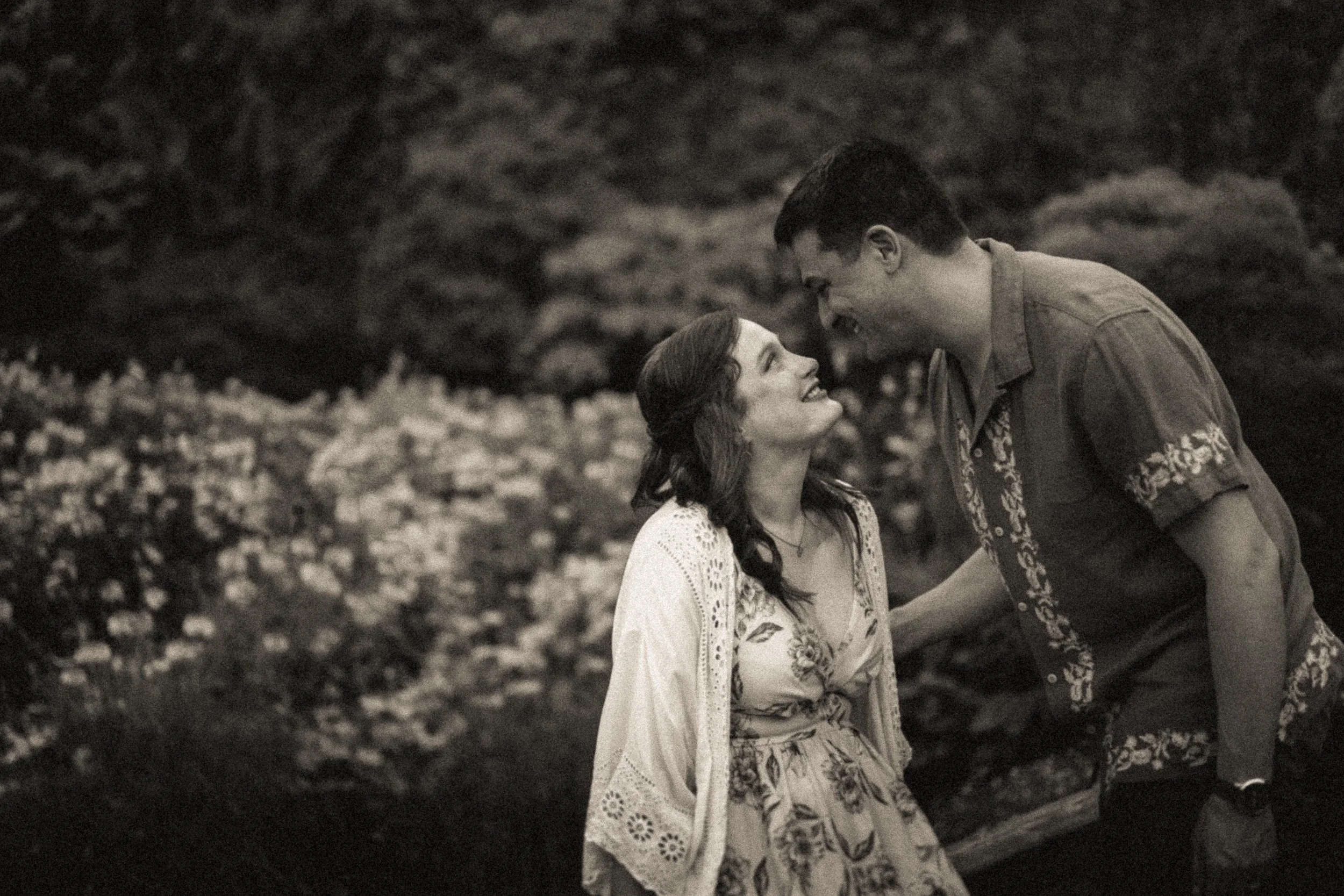 QueenElizabethPark_Engagement_Photographer-0086.jpg