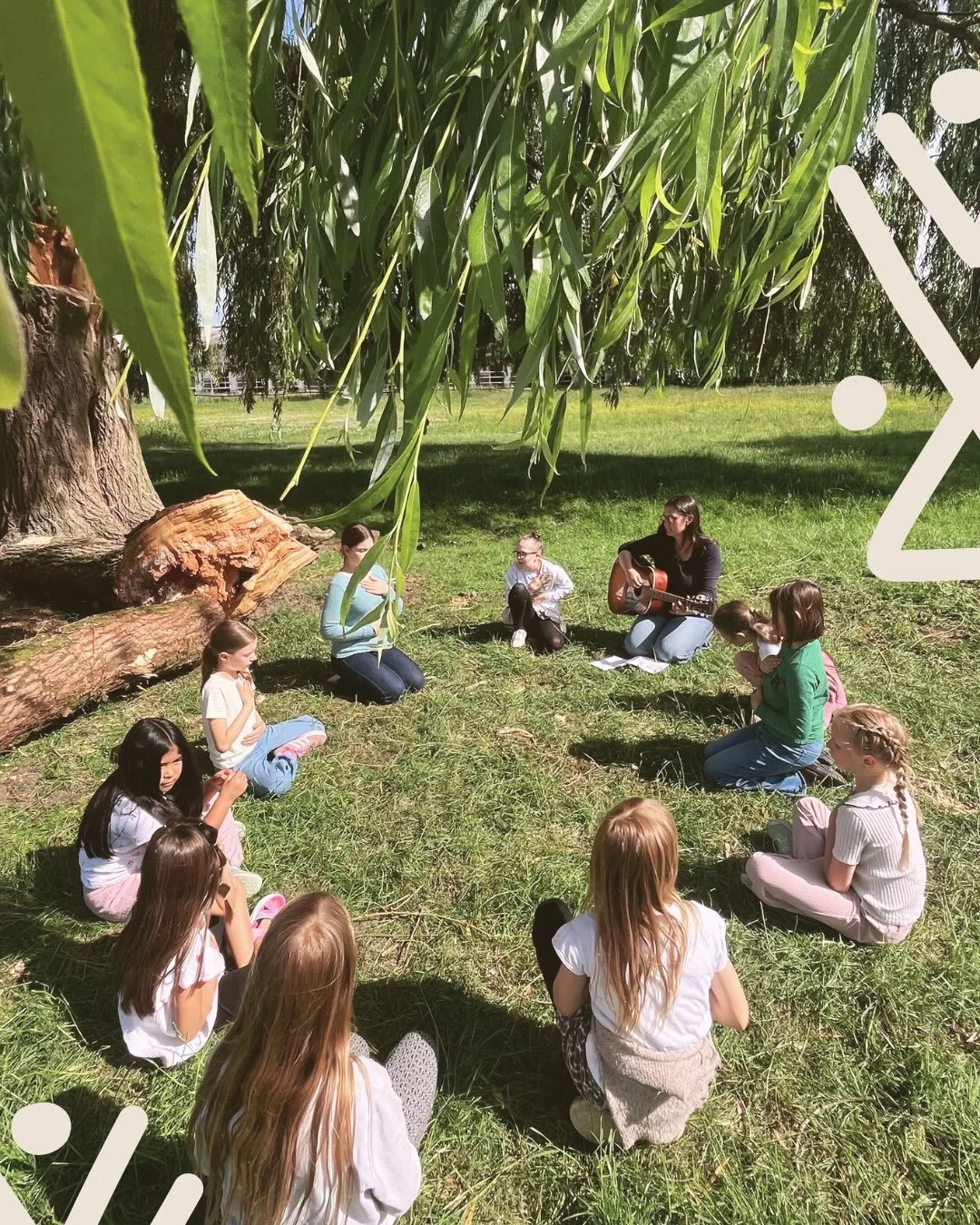 Nature has its own natural rhythm 🎶🌿💚 
Our recent gathering at @regina.petersen.harderhof was pure nourishing magic!  There is something incredibly powerful about anchoring our voices directly in the earth and letting the music blend with the open