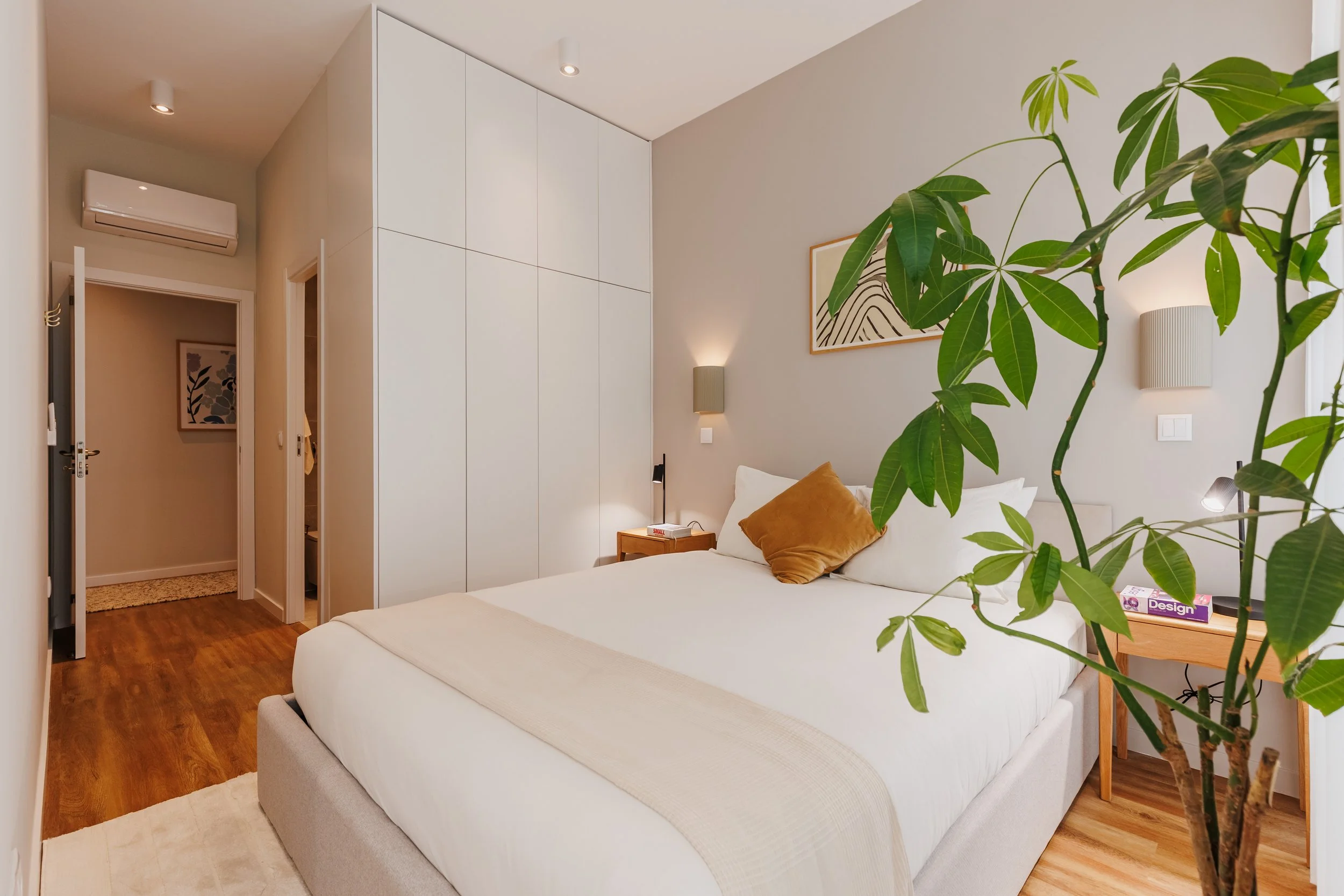Townhouse, Bonfim Porto, 2025 

A 1930s A three-storey building, fully demolished and rebuilt for a family arriving from abroad. Original wooden stairs retained; stone walls exposed; all else relocated.

location   bonfim . porto
project   september 