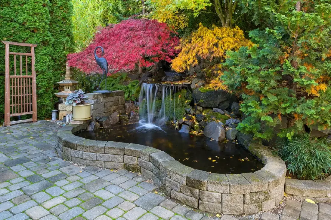672f433626c64818a98cc985_672f3ac8ae762f0d9dc196c1_wall-waterfall-for-backyards.webp