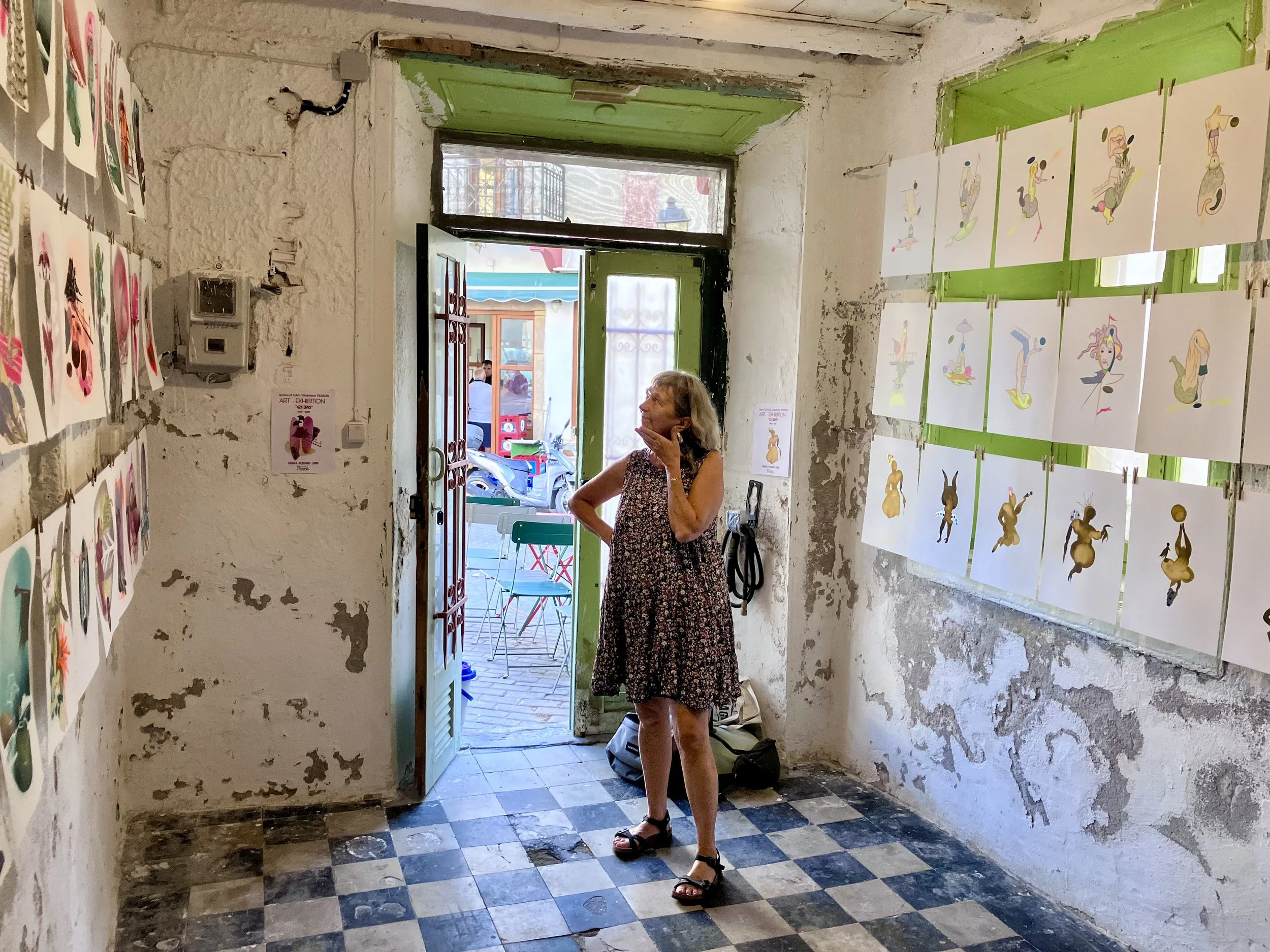 Finalisation de l'accrochage "424 Days" Leros Grèce.