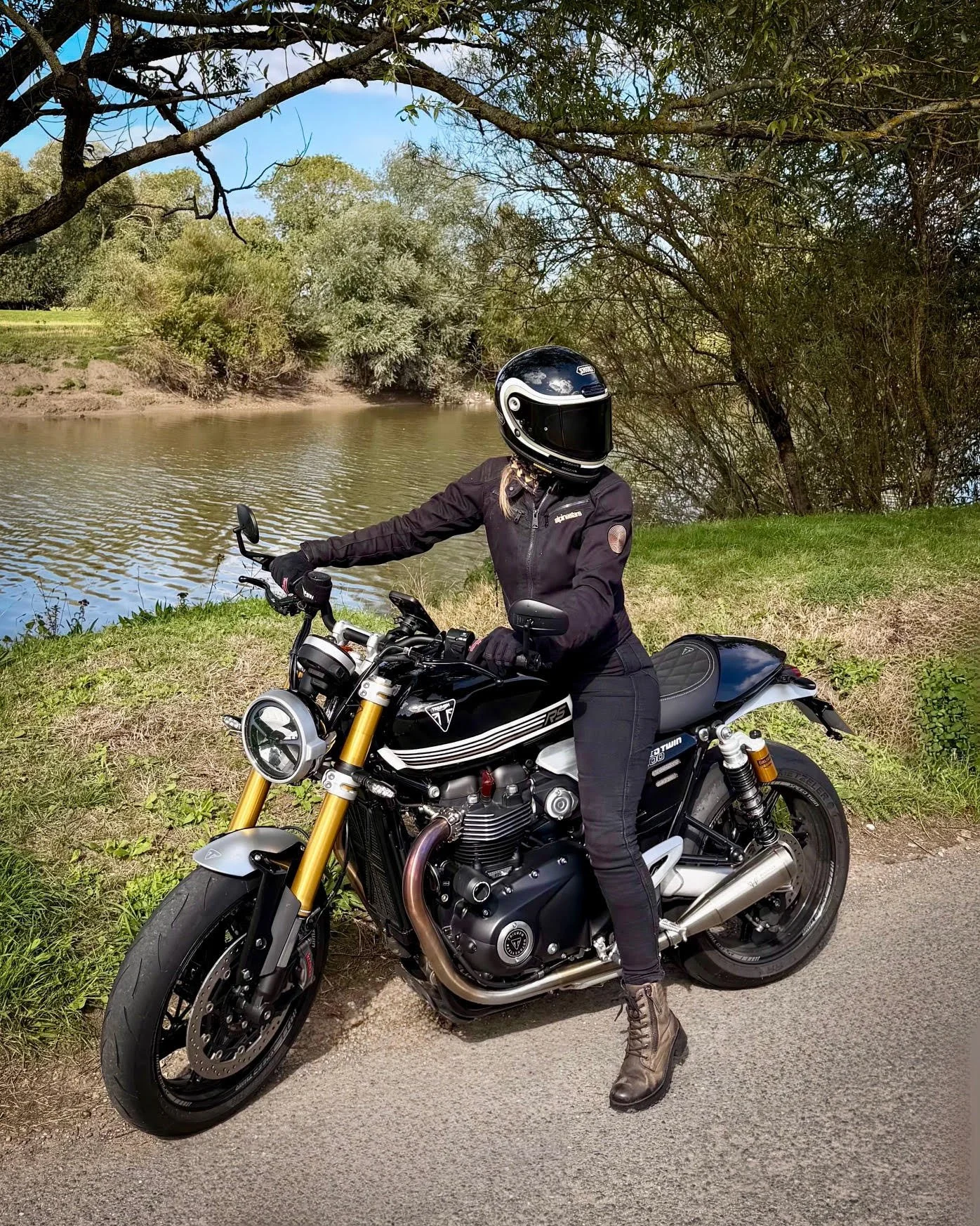 DESIGN, DETTAGLIO E STRADA APERTA: LA TRIUMPH SPEED TWIN 1200 RS DI LAURA