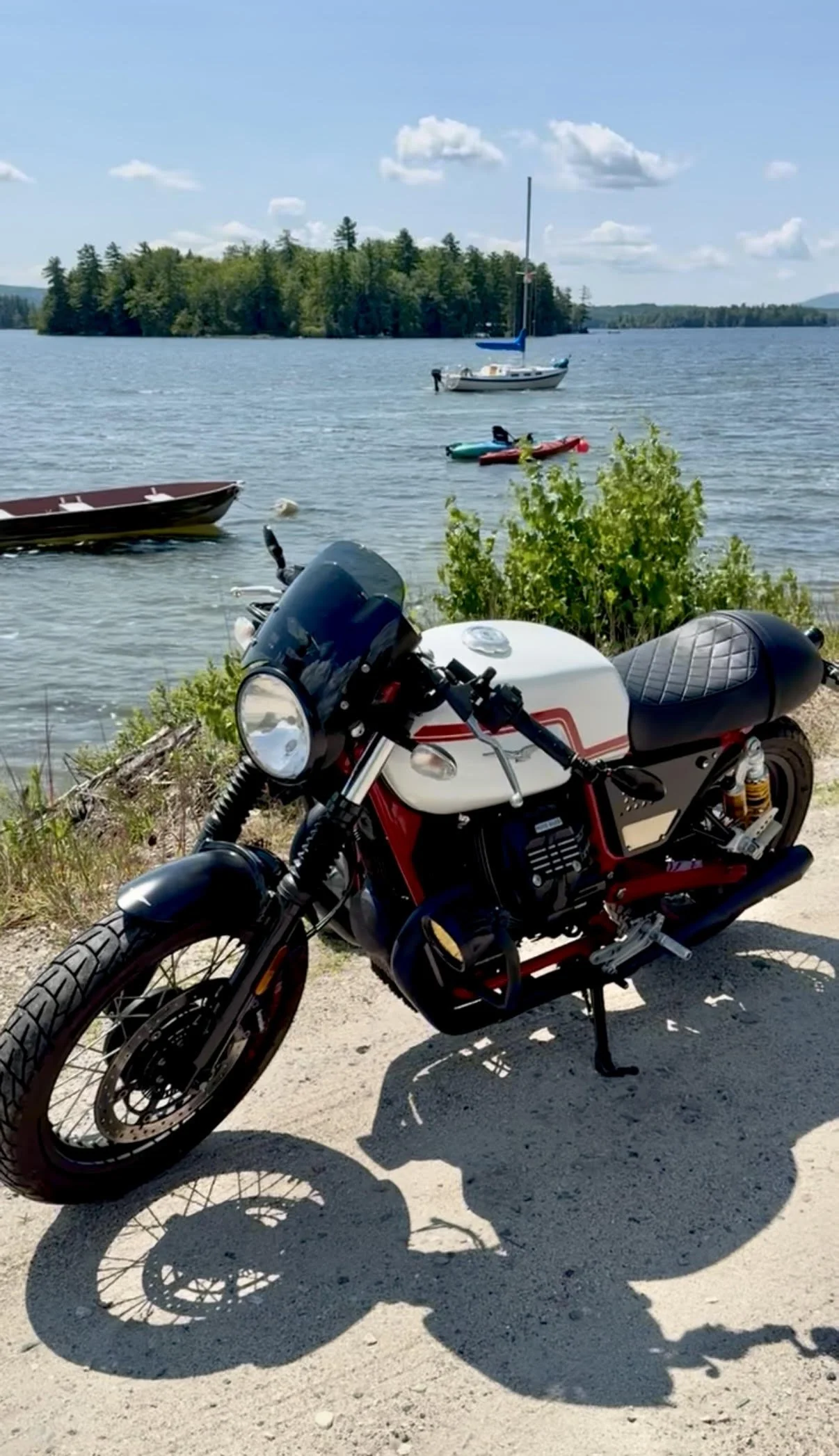 ARMONIA IN MOVIMENTO: LA MOTO GUZZI V7 III RACER DI WES