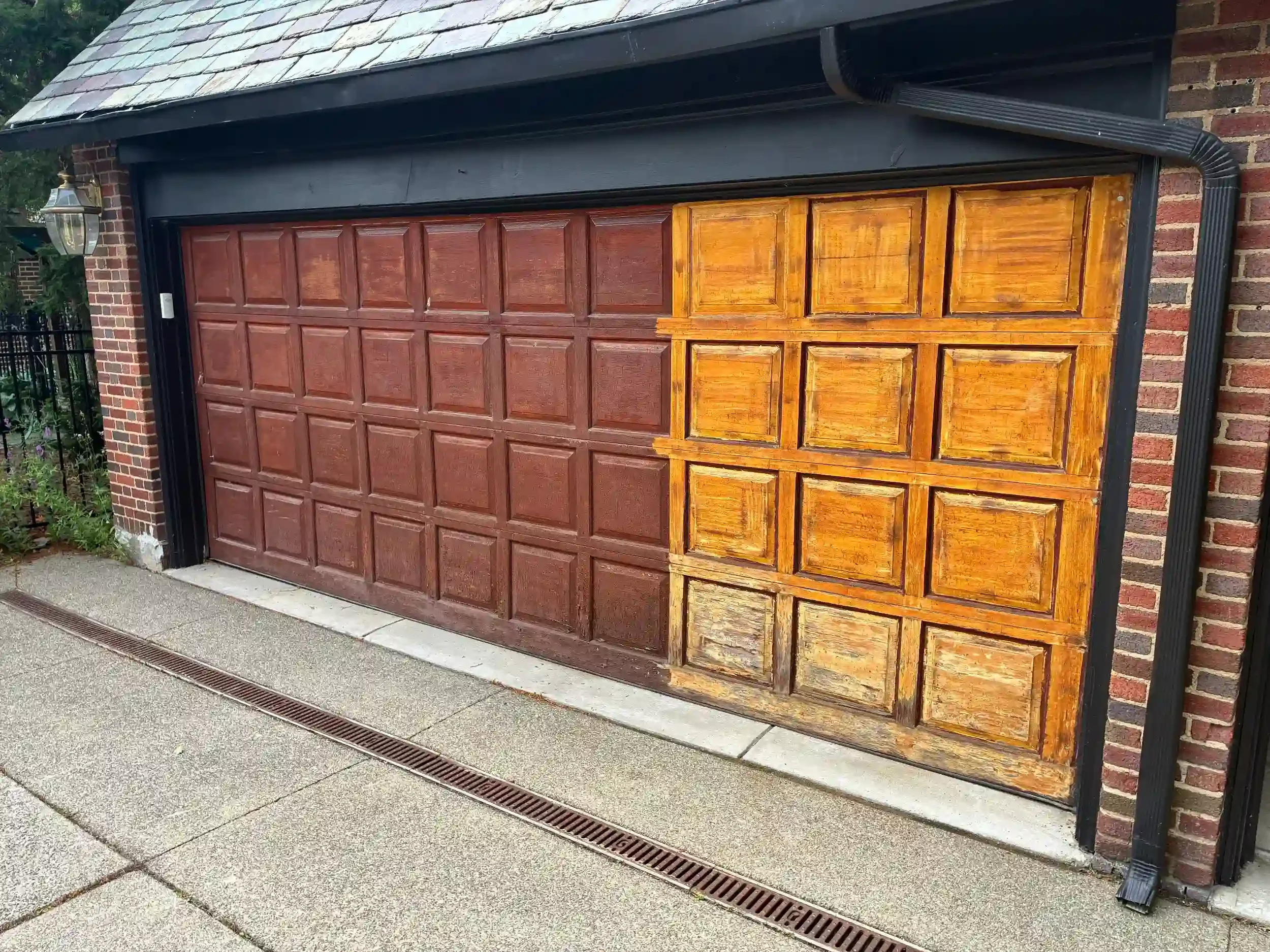 portfolio-garage-door-restoration-gallery-2.webp