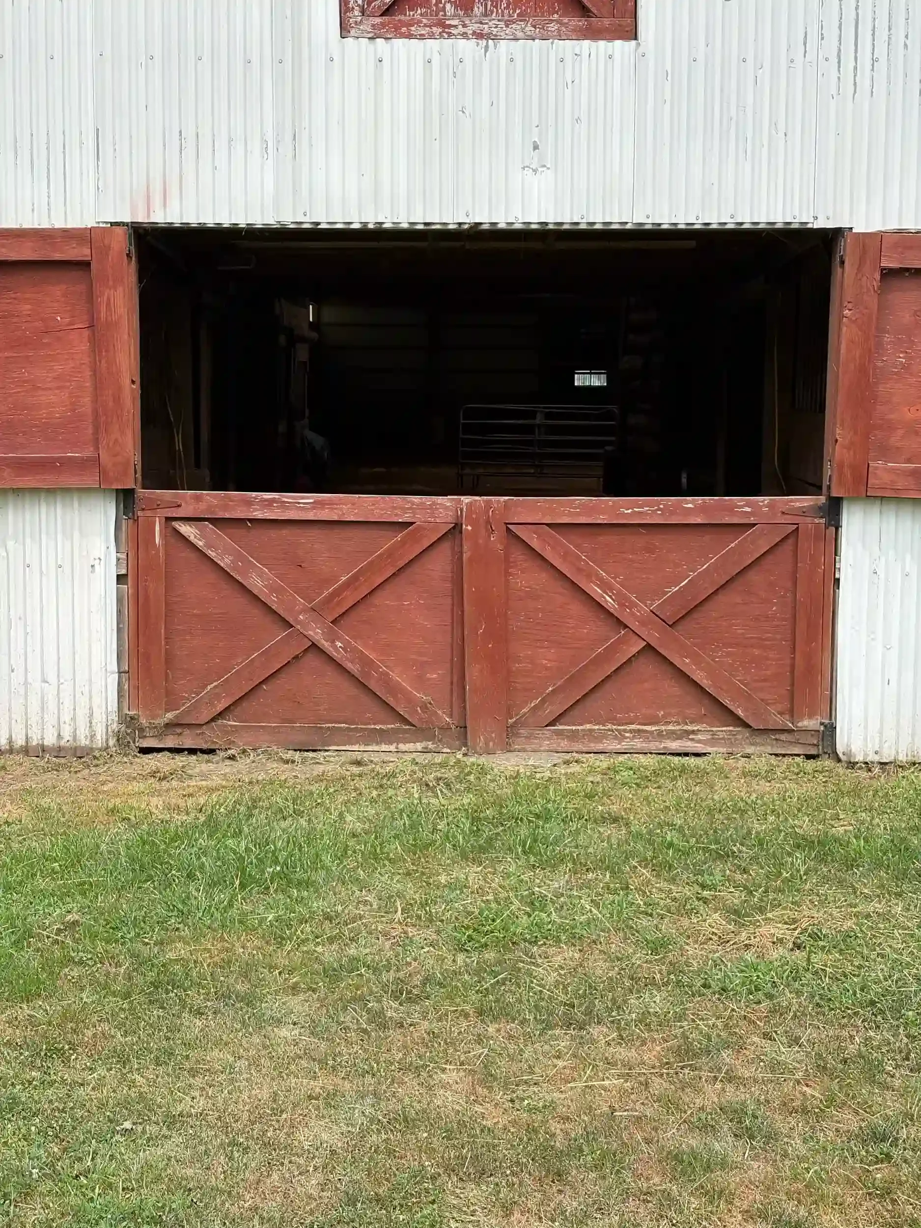 portfolio-historic-barn-door-rebuild-gallery-1.webp