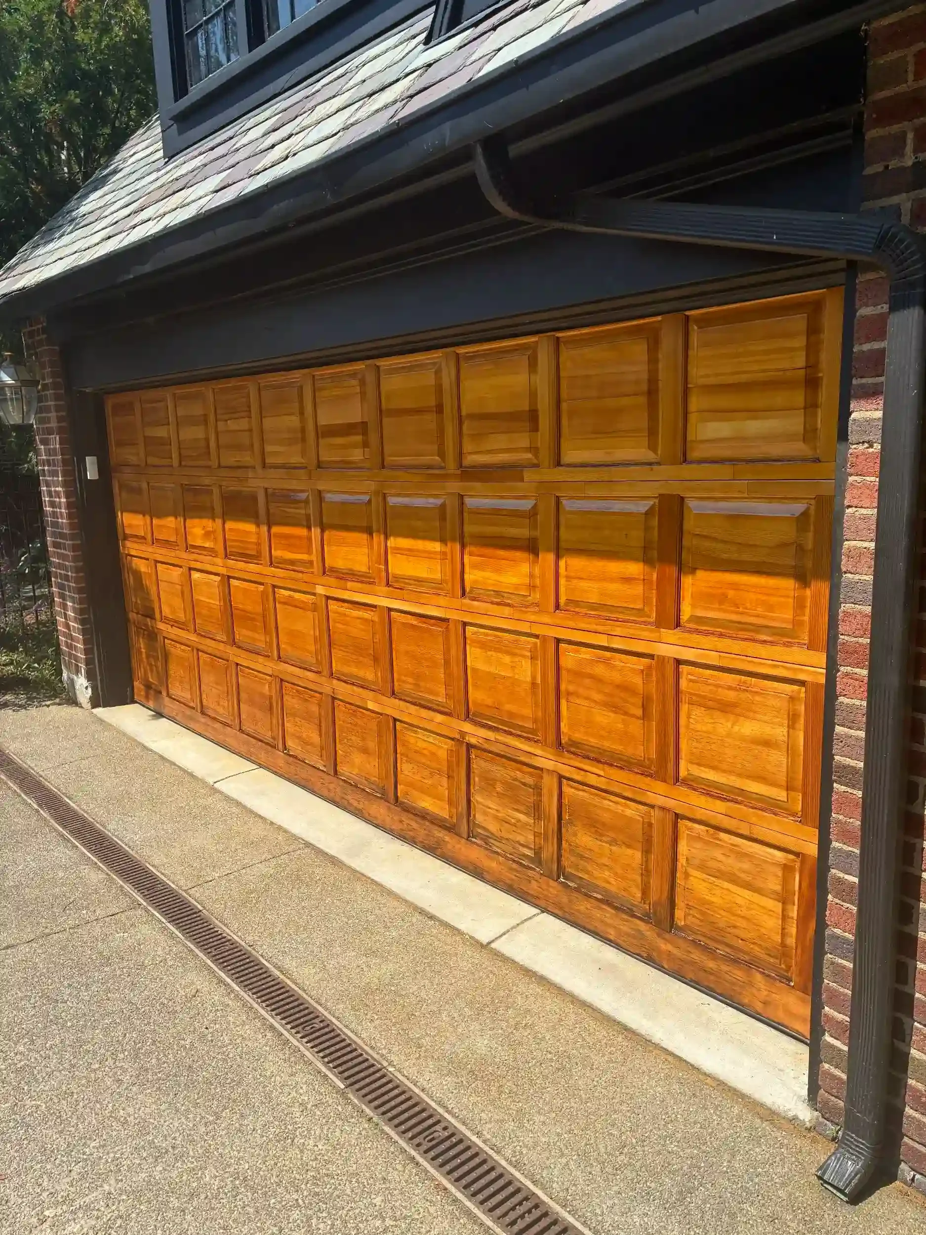 portfolio-garage-door-restoration-gallery-10.webp