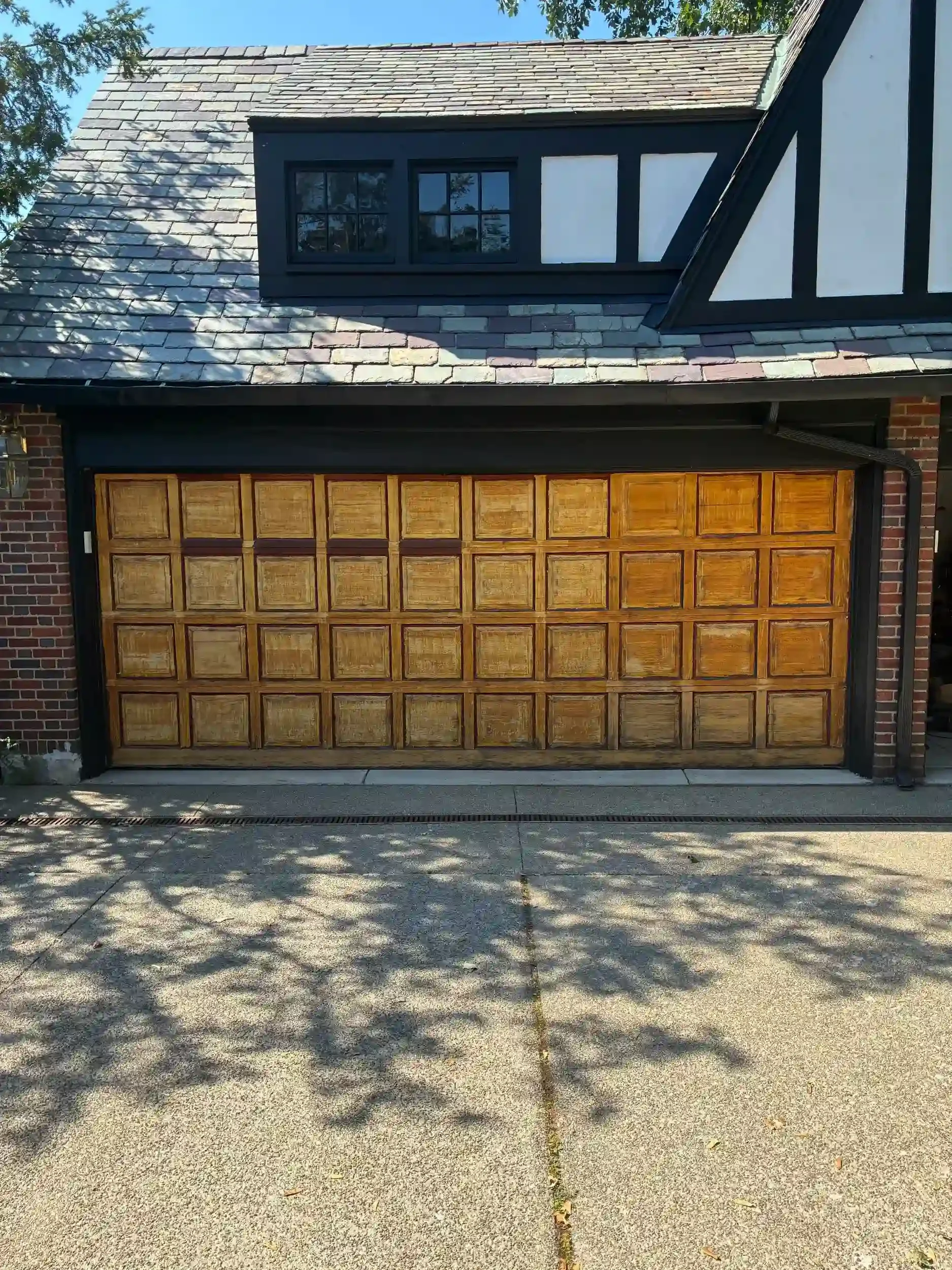 portfolio-garage-door-restoration-gallery-3.webp