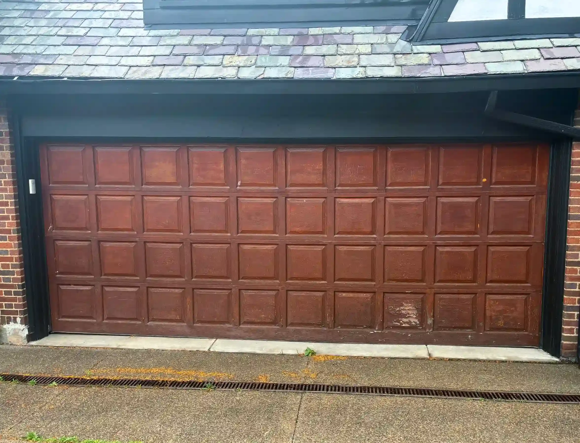 portfolio-garage-door-restoration-gallery-1.webp