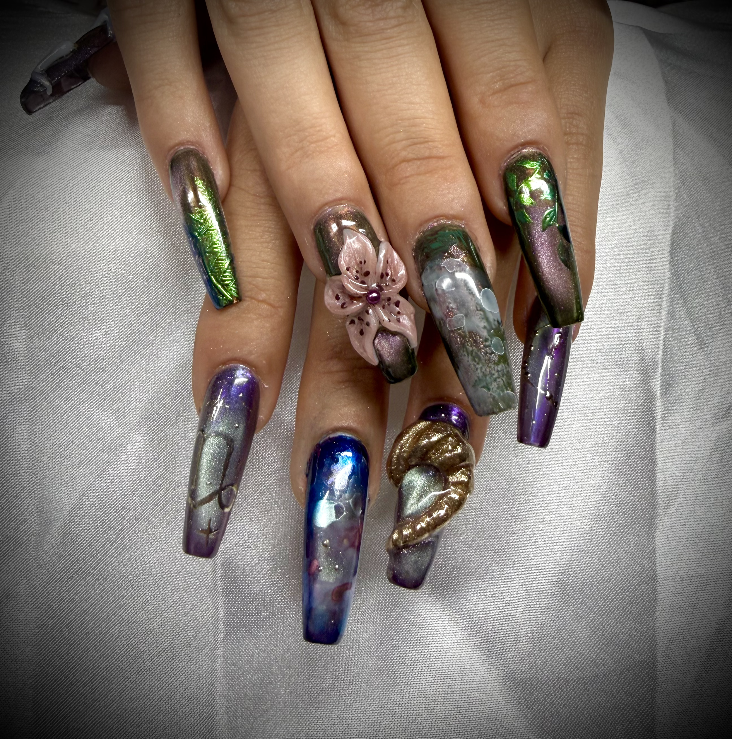 Custom nail art by Magpie Nail Collective in the San Francisco Bay Area.