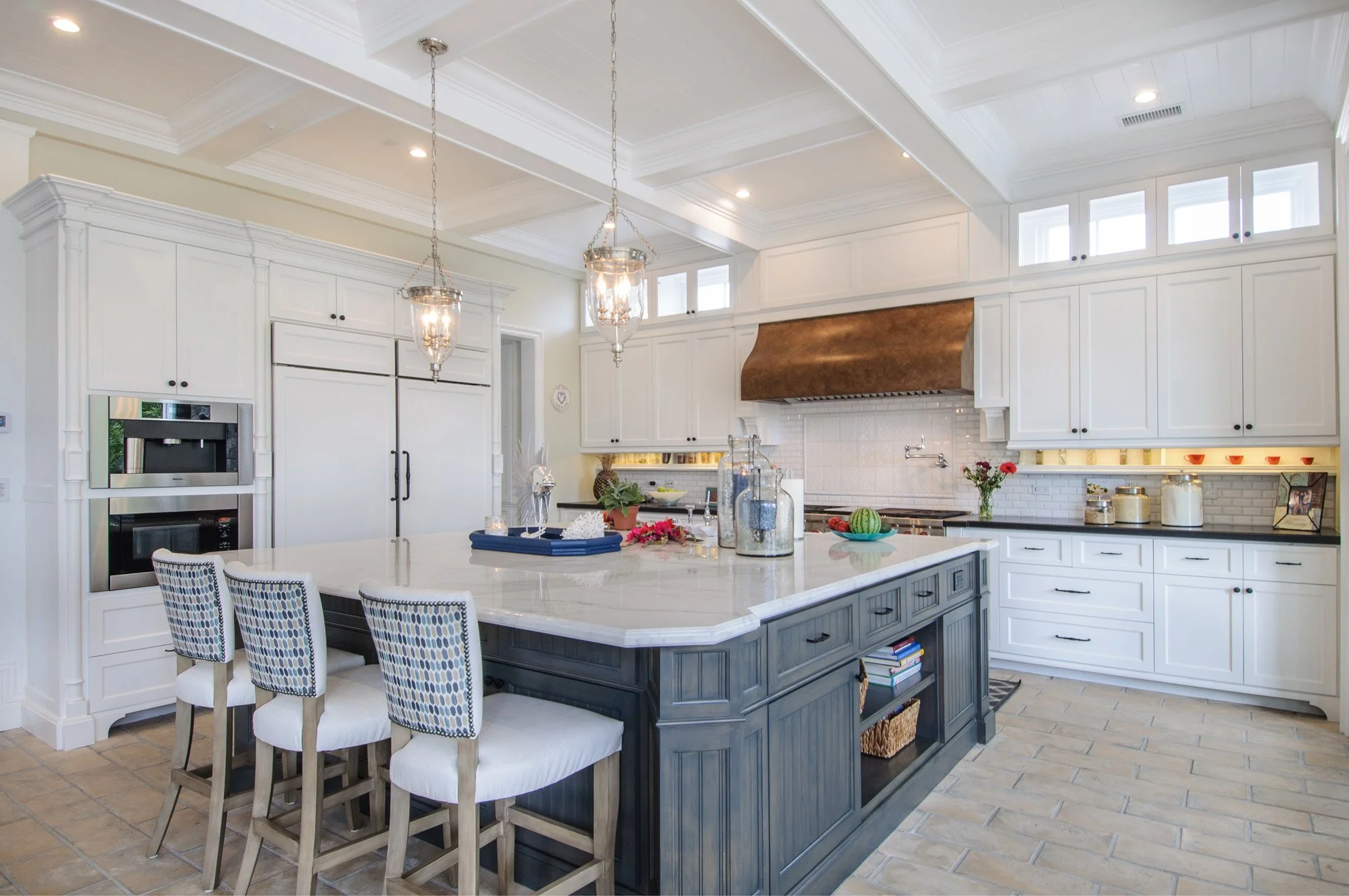 055-kitchen---marble-island---barstools.jpg