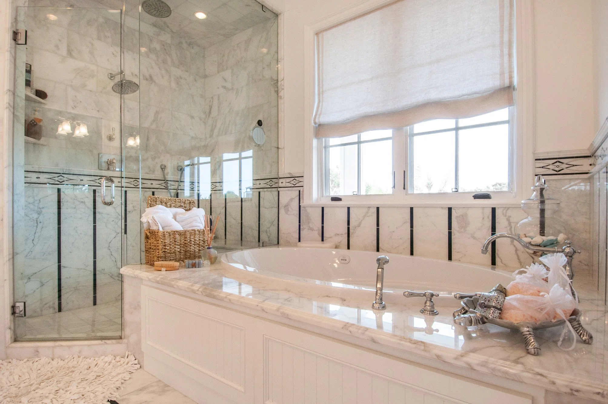 014-capecod---masterbath---oval-tub.jpg