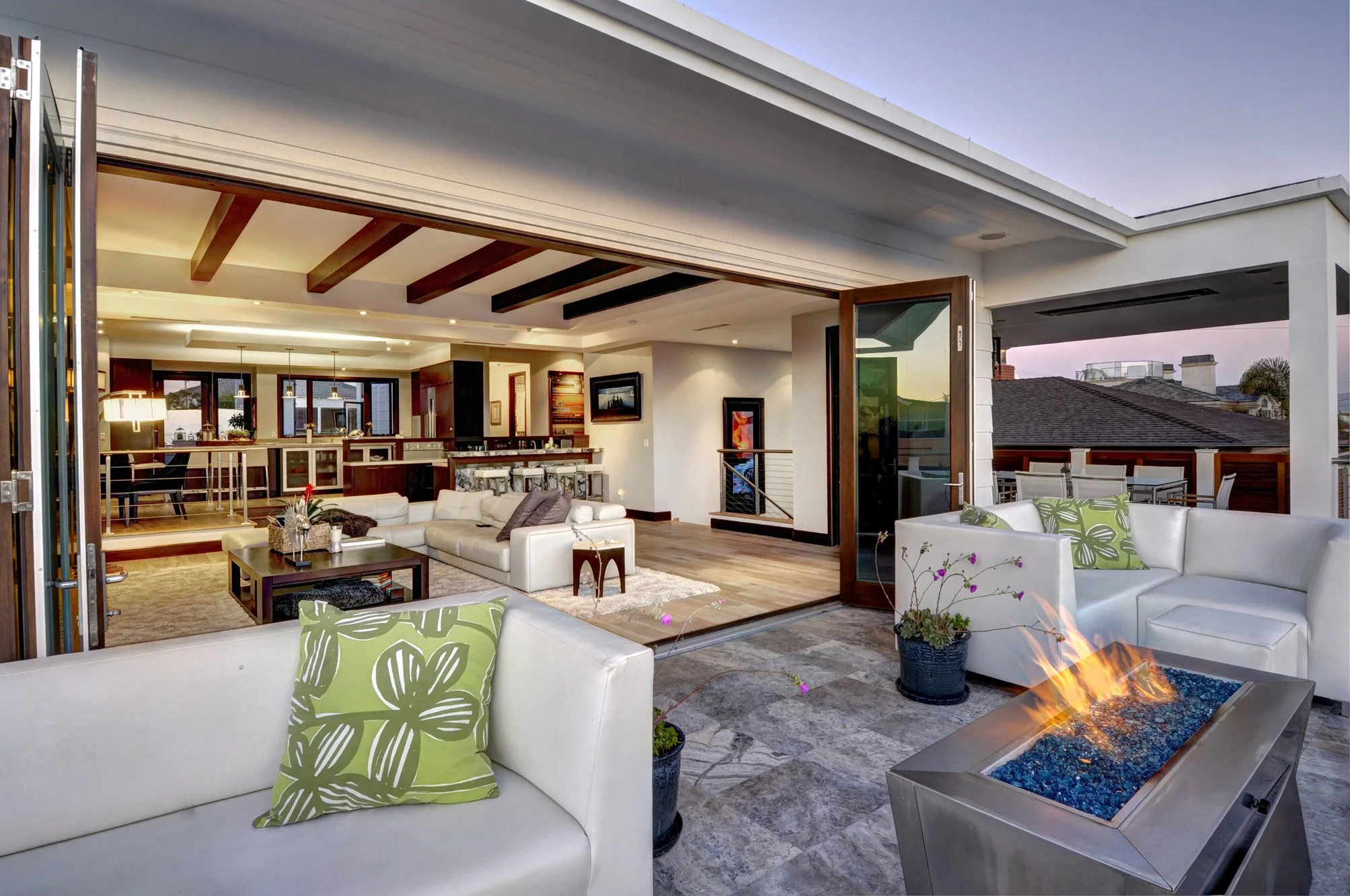 11-deck-inside.jpg