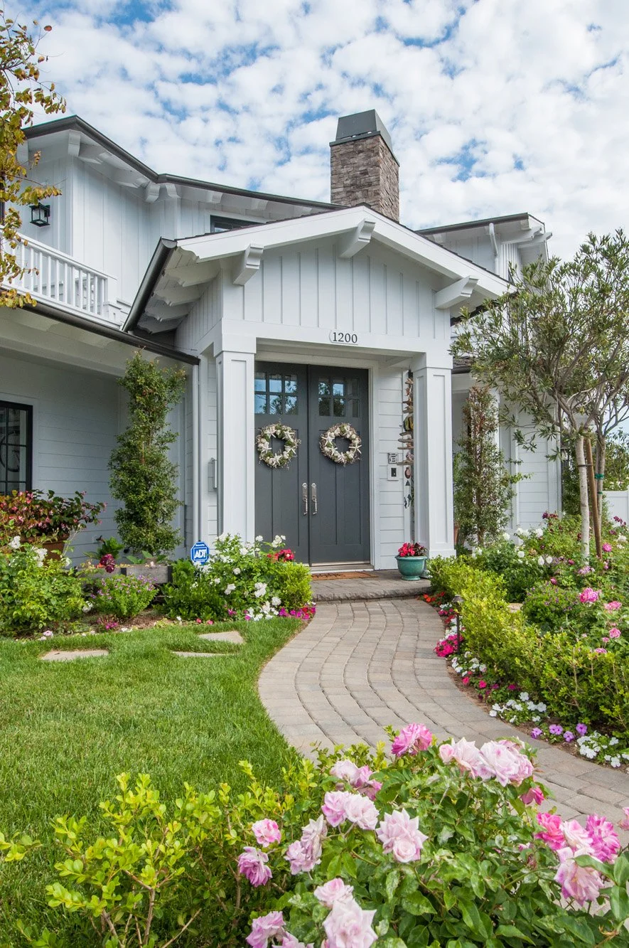 021-capecod--exterior-front-door.jpg