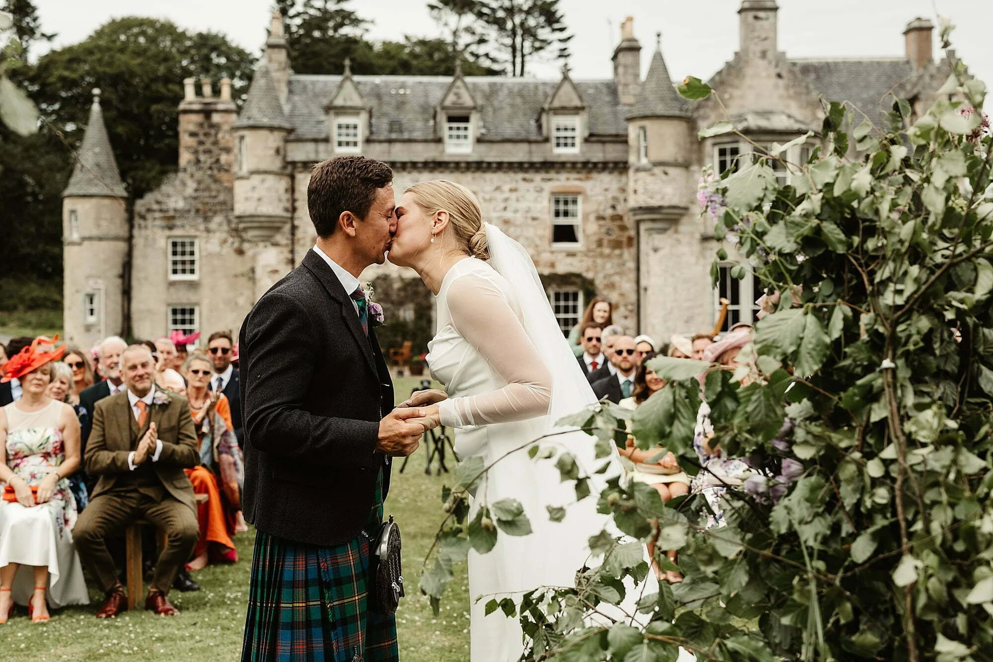 OUTDOOR-WEDDING-AT-WARDHILL-CASTLE-emma-lawson-photography_0044.jpg