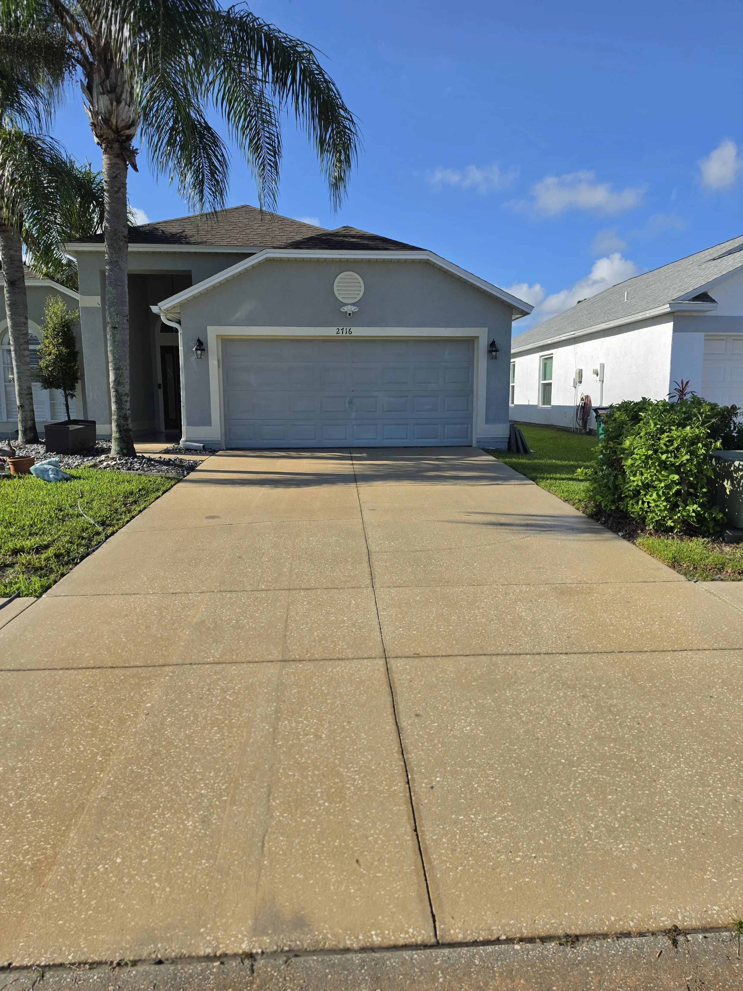 Driveway after professional concrete cleaning in Melbourne Florida