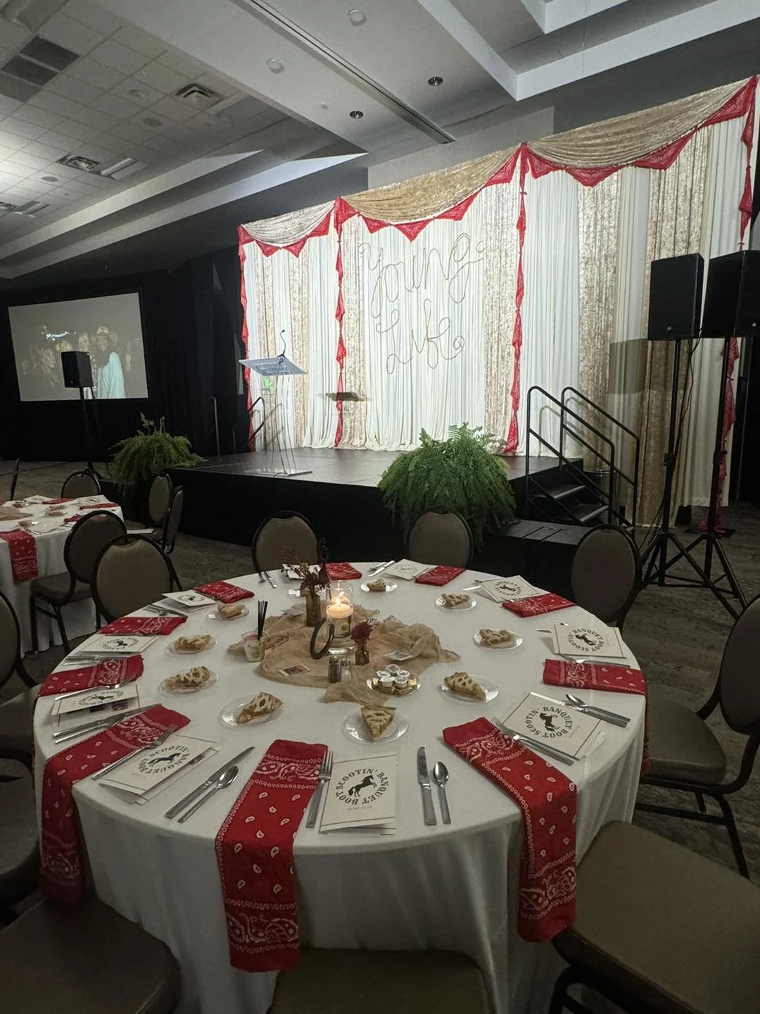 Loudon County Young Life | Well decorated room | The Venue at Lenoir City