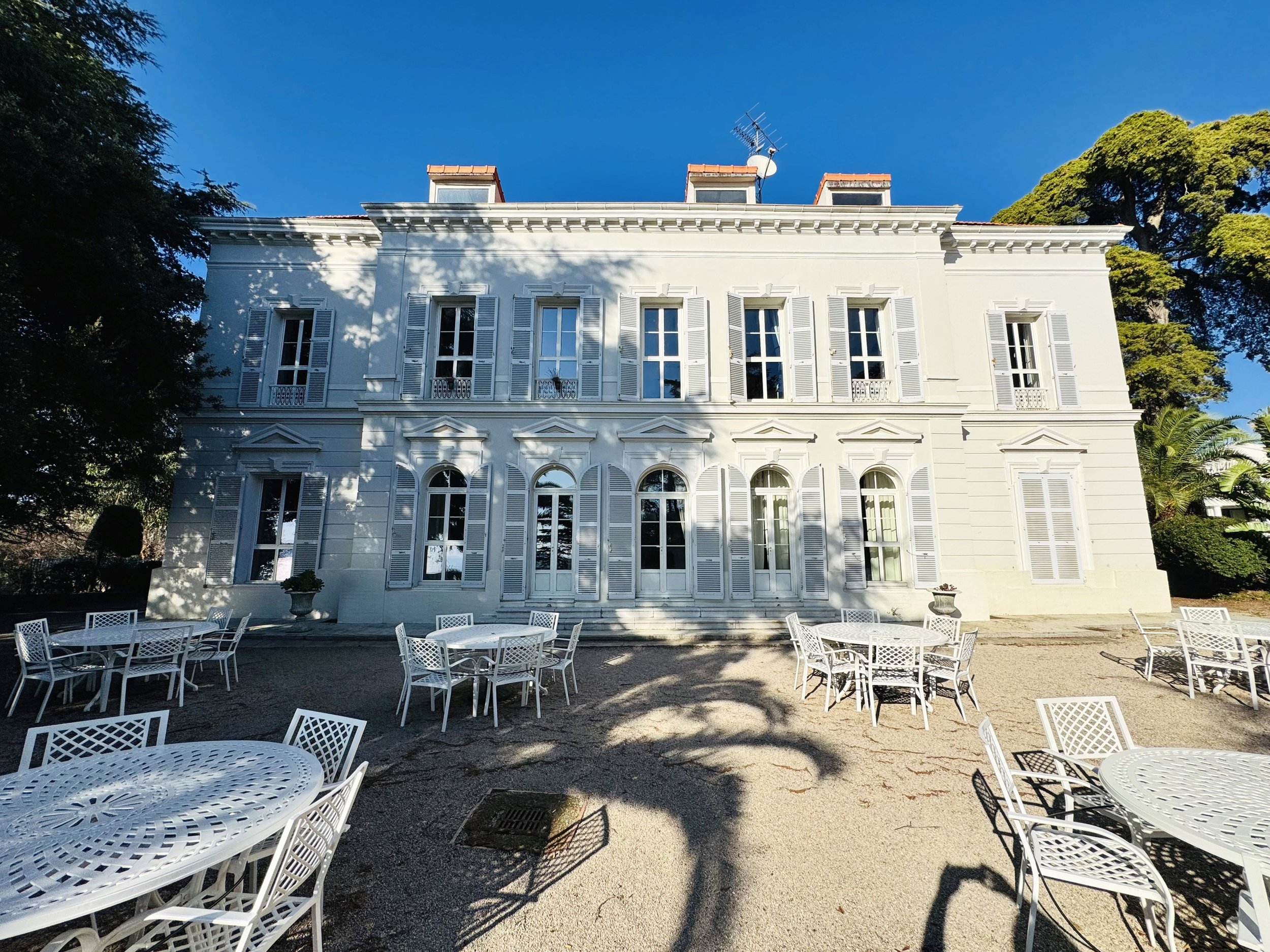 LA VILLA.jpg