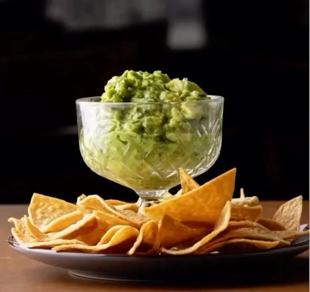 guacamole_tortilla_chips_johnnys_harborside.jpeg