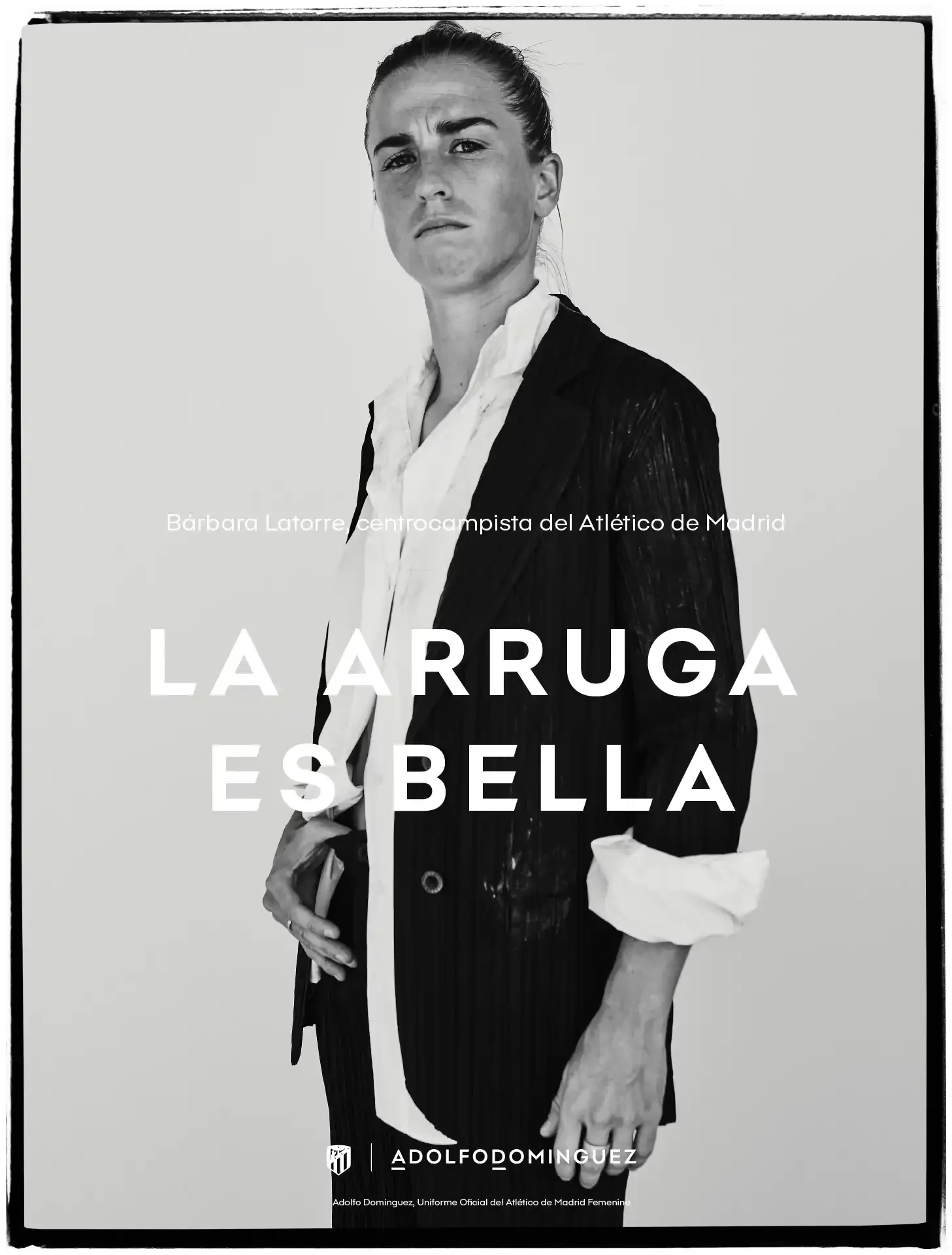 Mujer con cabello recogido, vistiendo traje formal de mujer, en blanco y negro, con texto en español y logotipo en la parte inferior. La imagen parece ser una portada o publicidad.