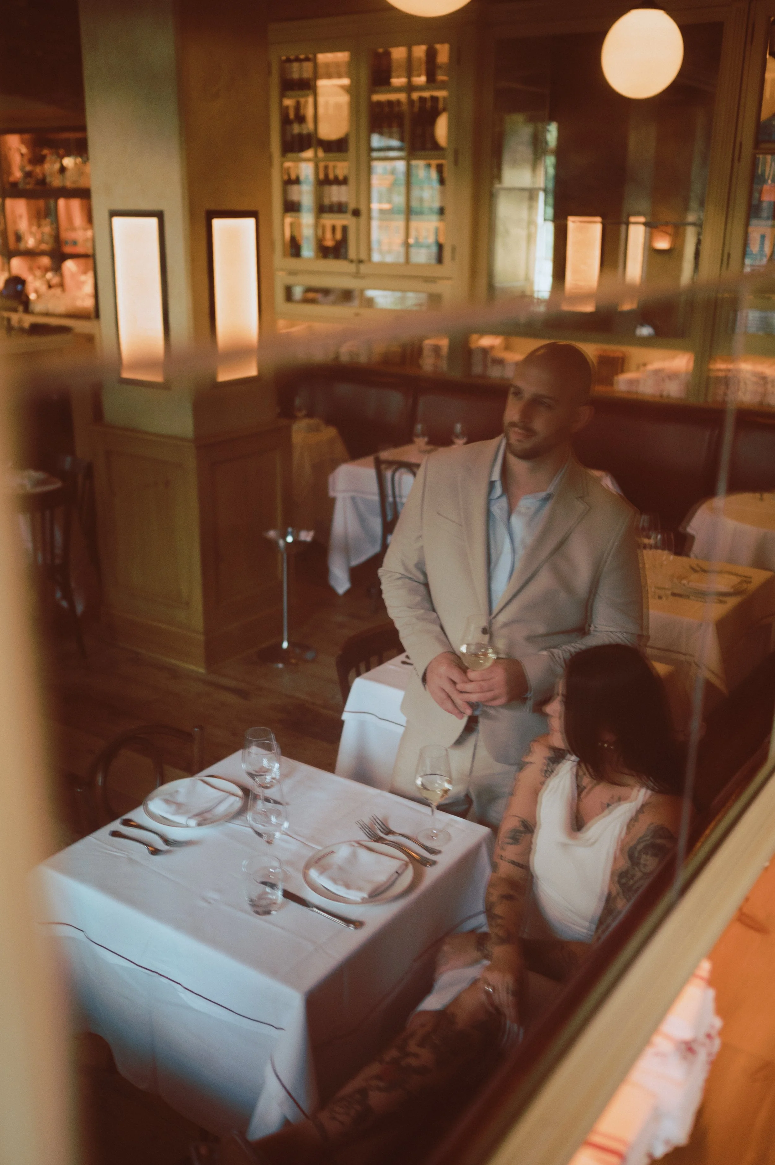 du_soleil_photographie_shanna_matt_engagementsession_rittenhousesquare_borrominirestaurant-45.jpg