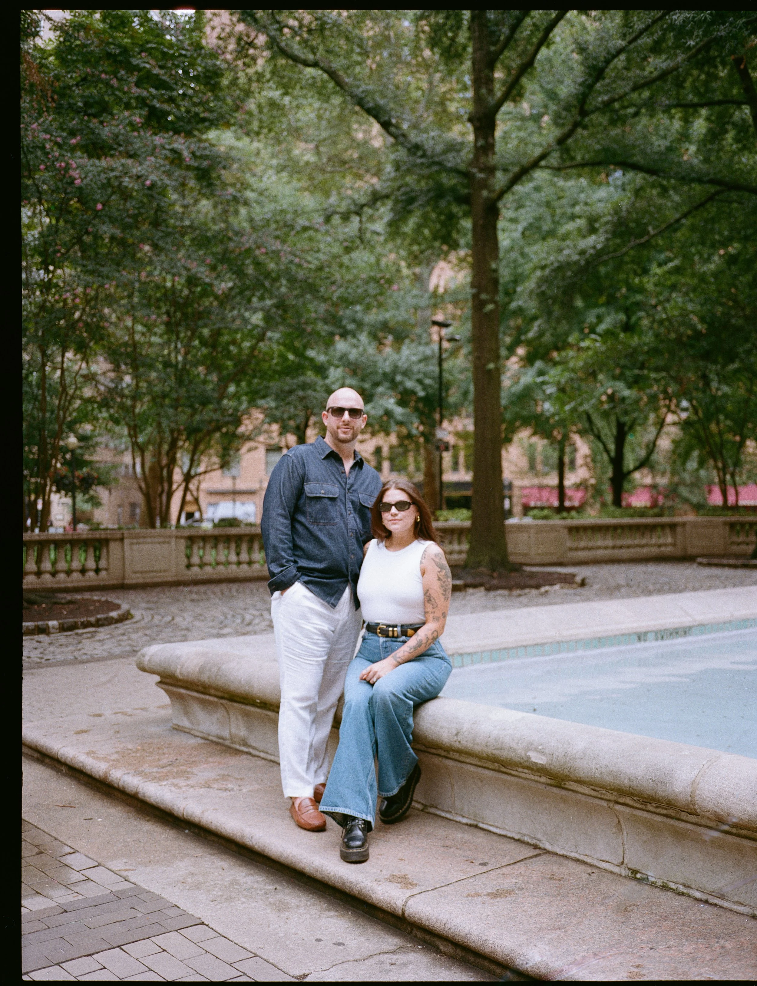 du_soleil_photographie_shanna_matt_engagementsession_rittenhousesquare_borrominirestaurant-122.jpg