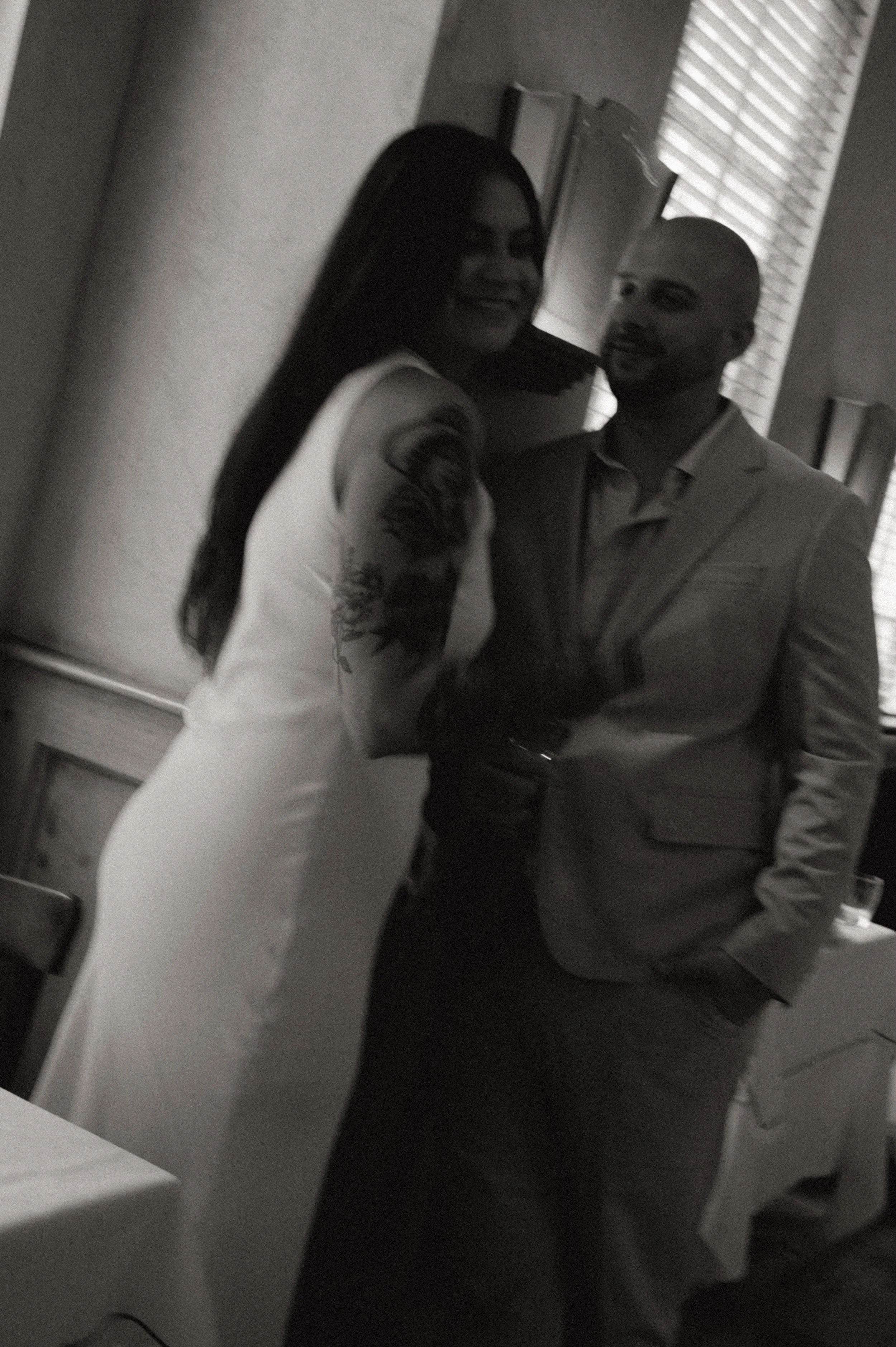 du_soleil_photographie_shanna_matt_engagementsession_rittenhousesquare_borrominirestaurant-18.jpg