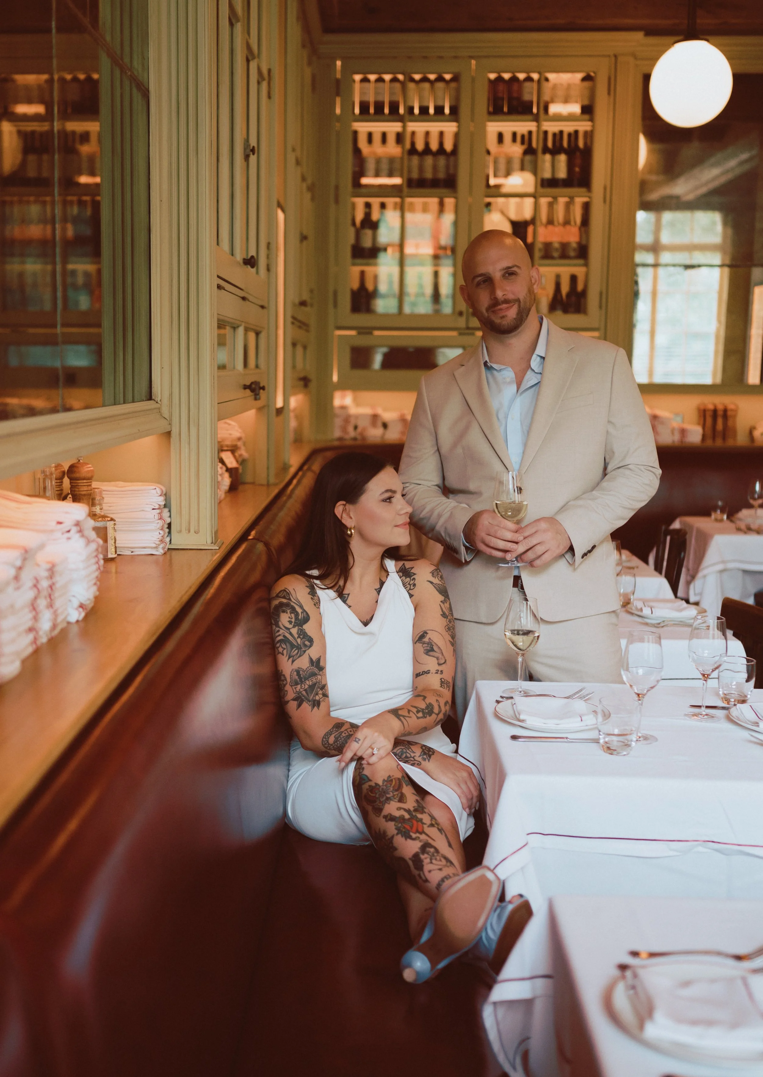 du_soleil_photographie_shanna_matt_engagementsession_rittenhousesquare_borrominirestaurant-46.jpg