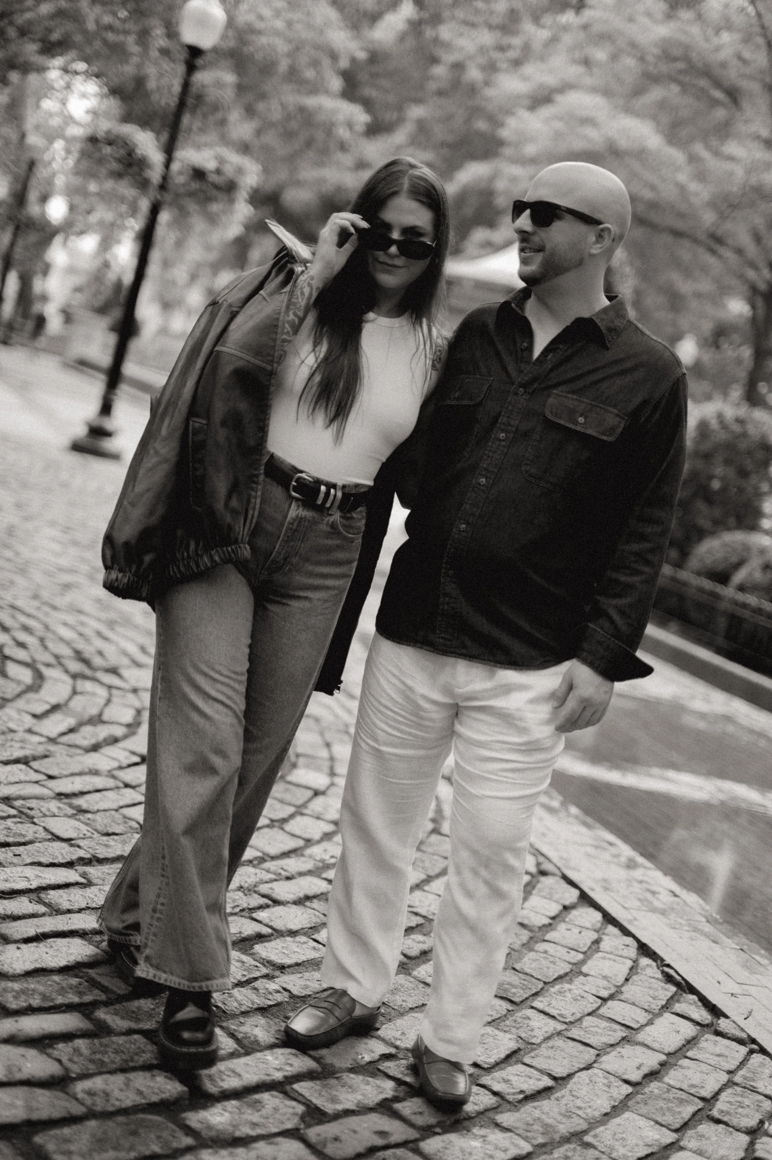 du_soleil_photographie_shanna_matt_engagementsession_rittenhousesquare_borrominirestaurant-106.jpg