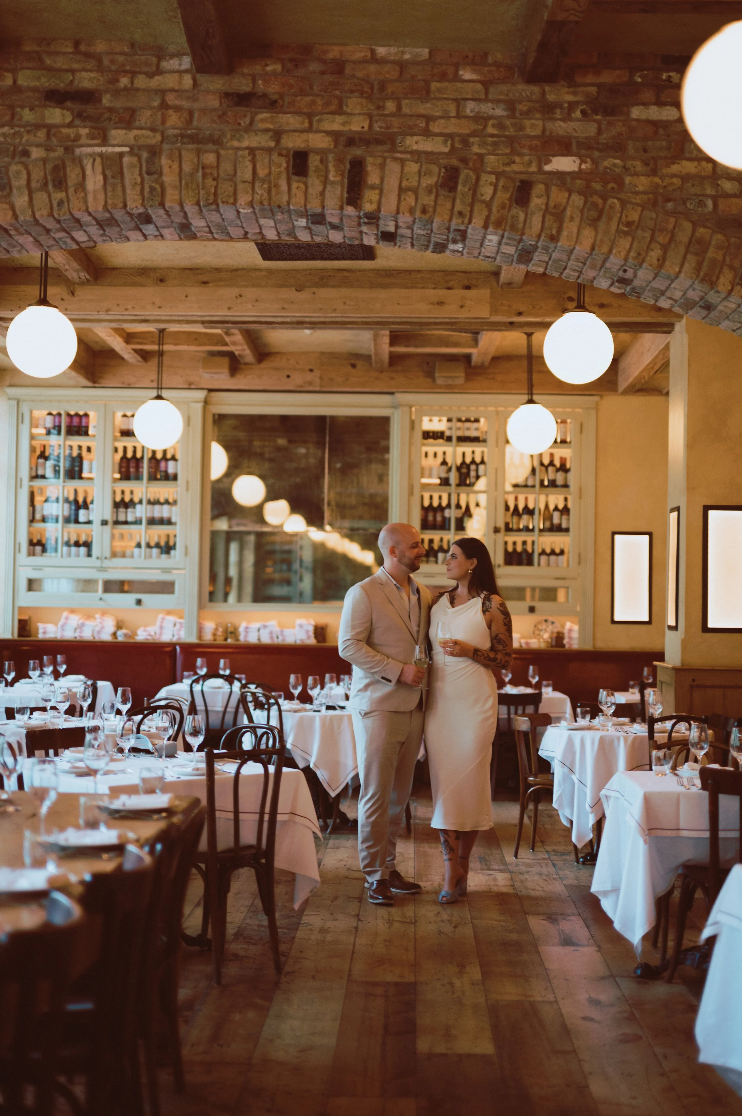 du_soleil_photographie_shanna_matt_engagementsession_rittenhousesquare_borrominirestaurant-40.jpg
