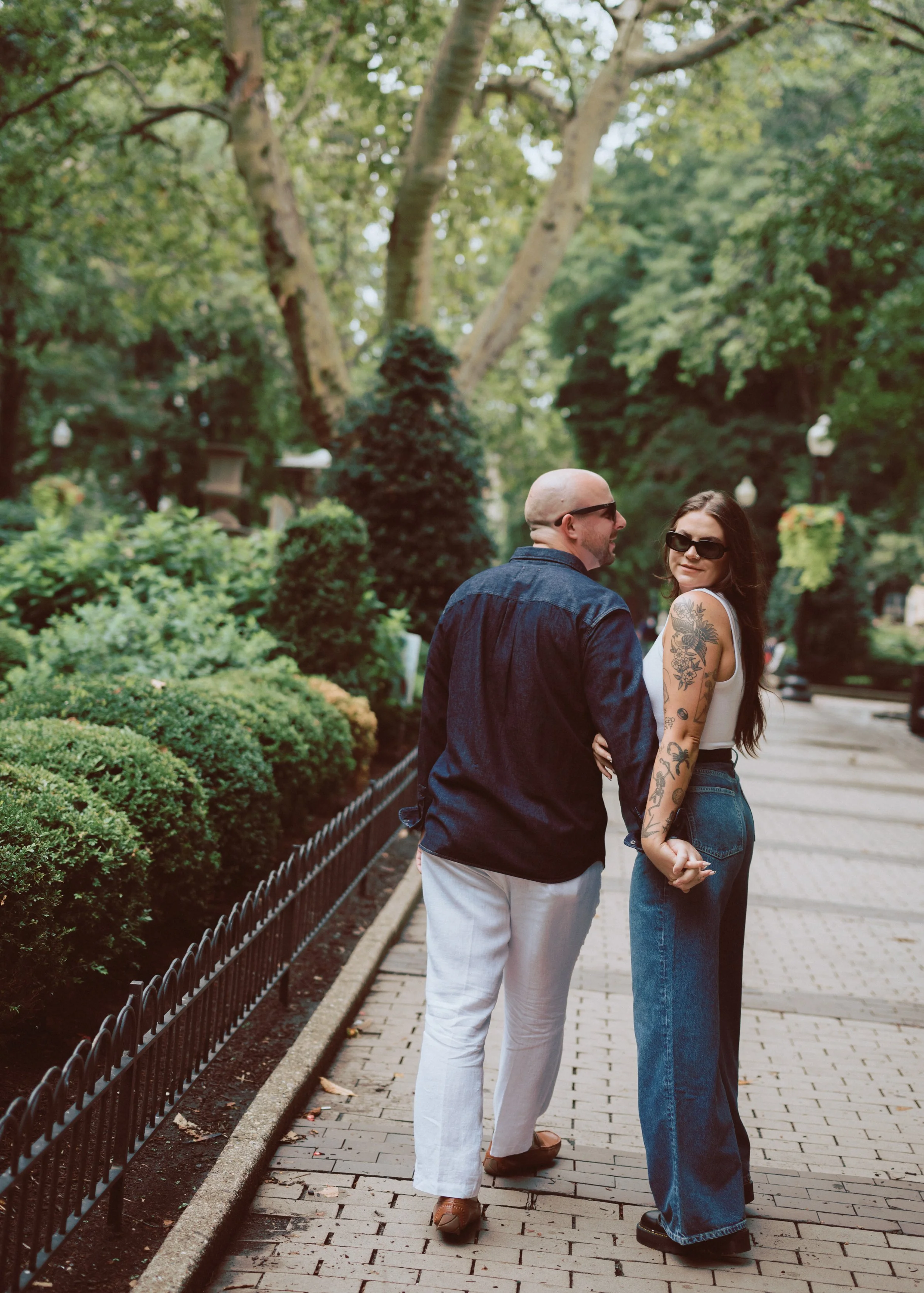 du_soleil_photographie_shanna_matt_engagementsession_rittenhousesquare_borrominirestaurant-90.jpg