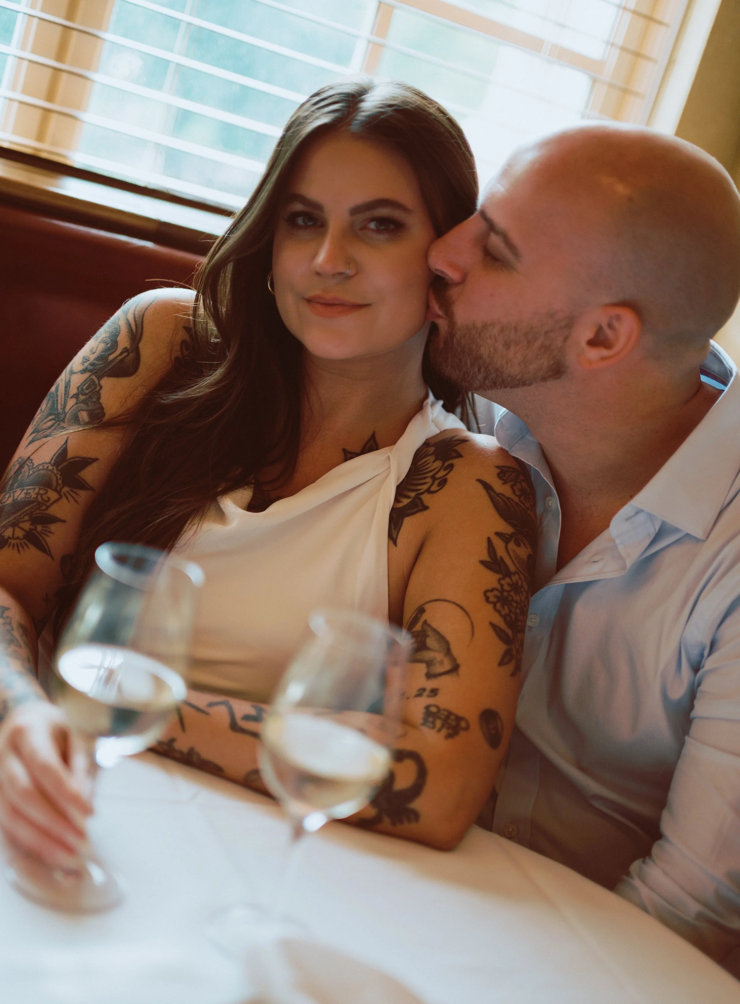du_soleil_photographie_shanna_matt_engagementsession_rittenhousesquare_borrominirestaurant-49.jpg
