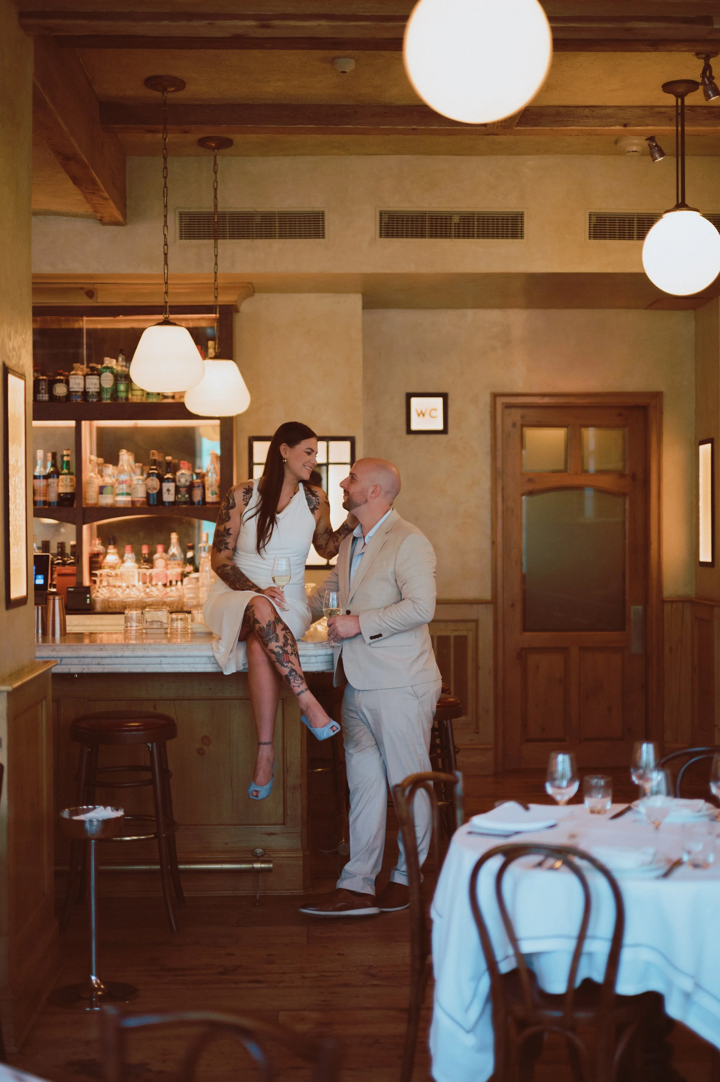 du_soleil_photographie_shanna_matt_engagementsession_rittenhousesquare_borrominirestaurant-26.jpg