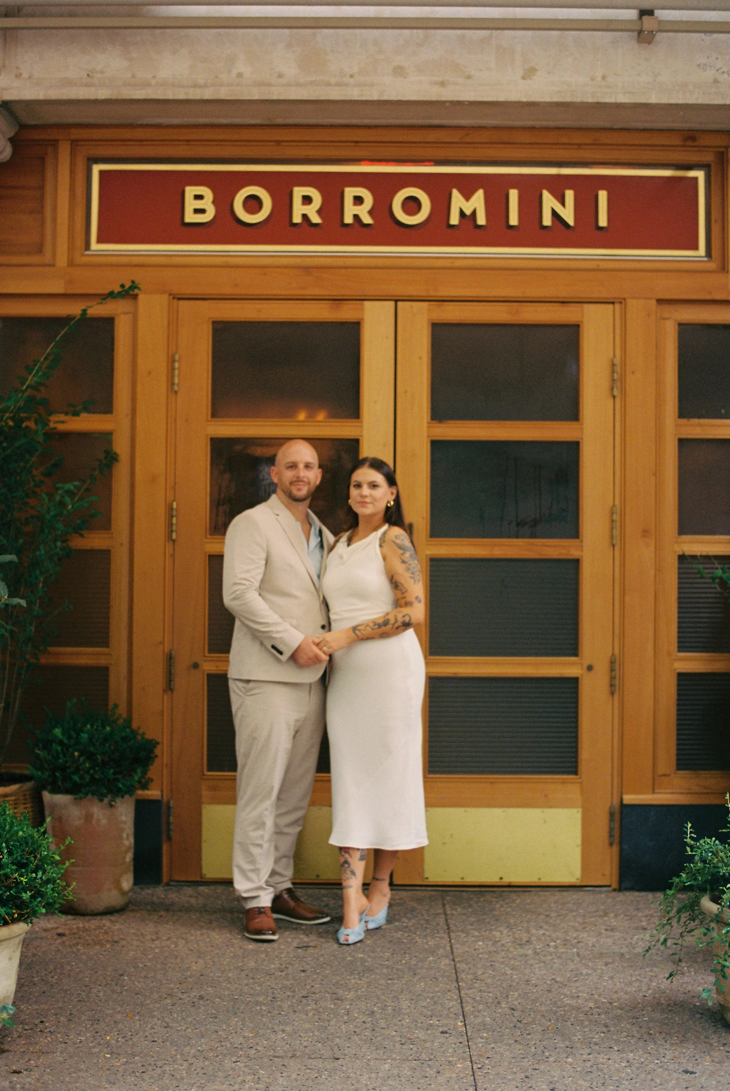 du_soleil_photographie_shanna_matt_engagementsession_rittenhousesquare_borrominirestaurant-153.jpg