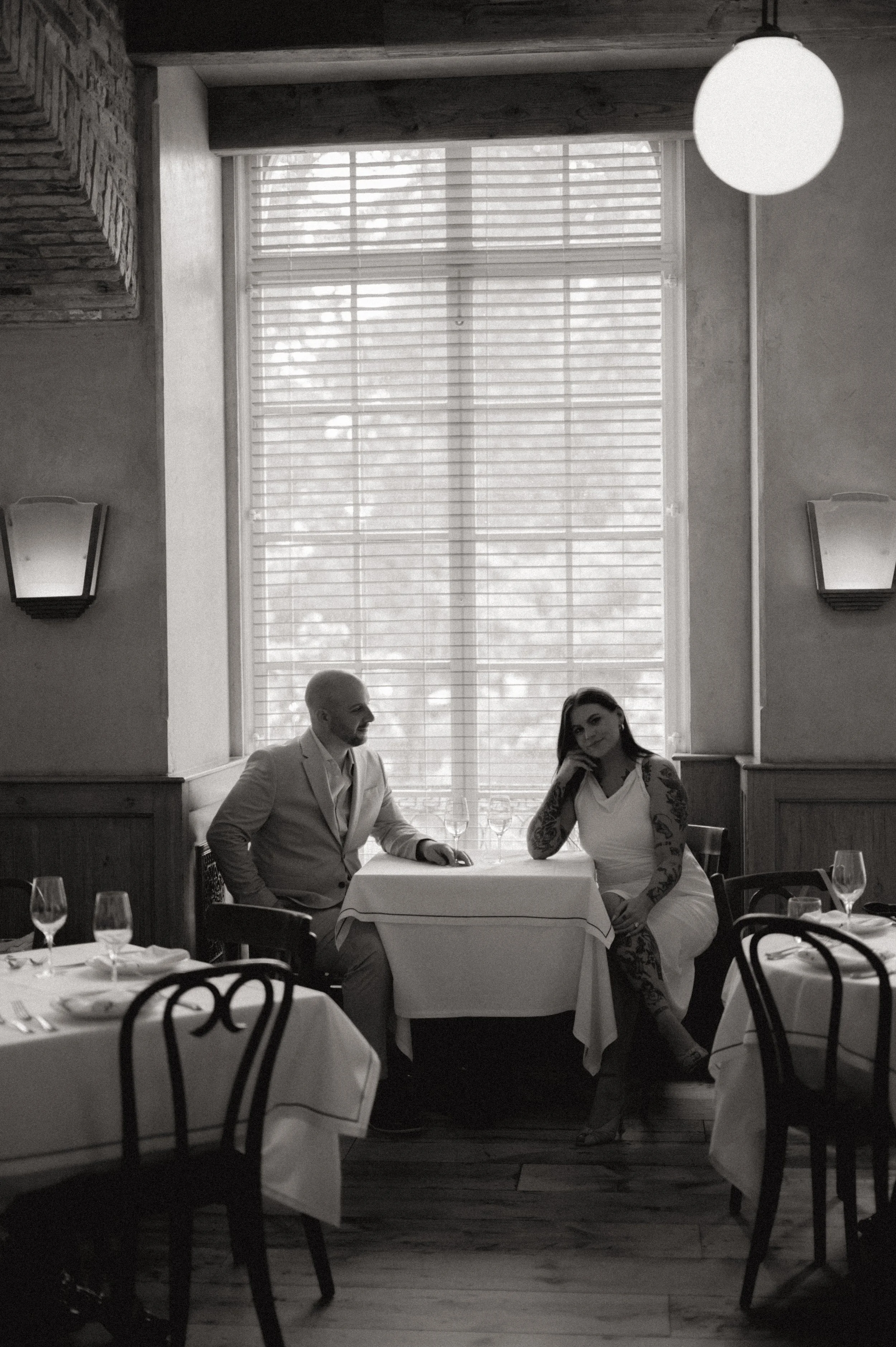 du_soleil_photographie_shanna_matt_engagementsession_rittenhousesquare_borrominirestaurant-3.jpg