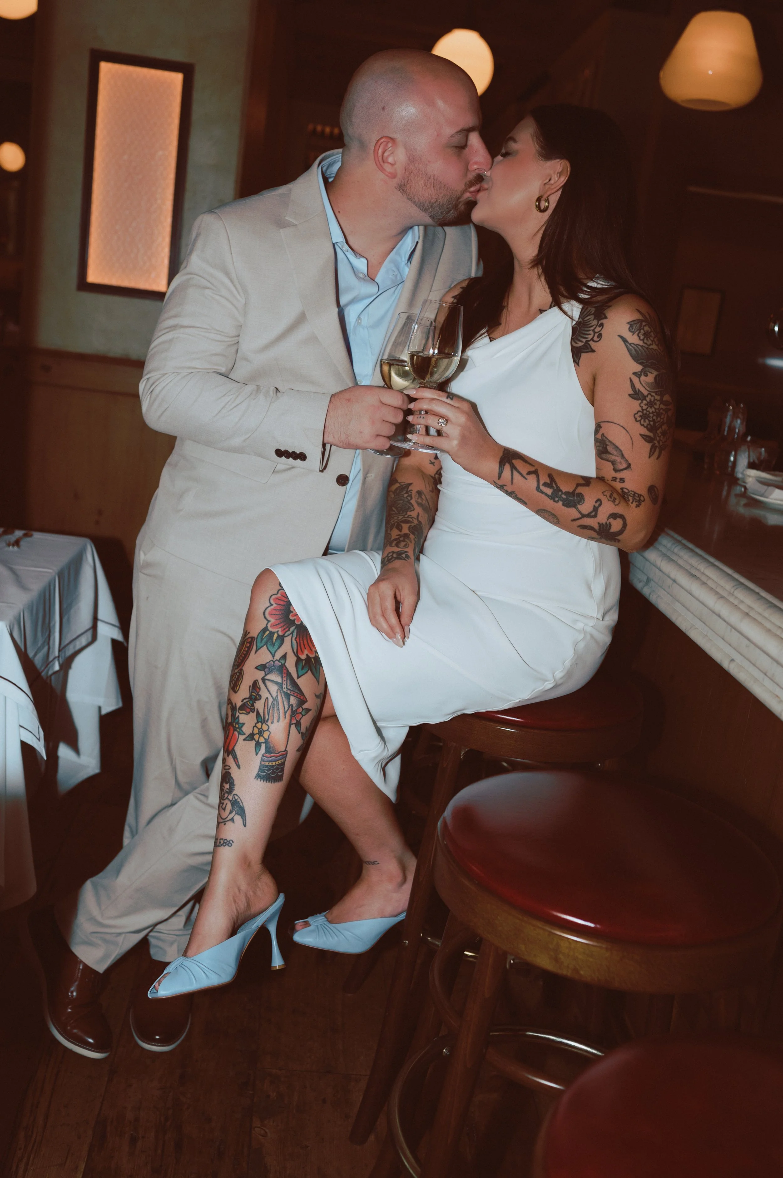 du_soleil_photographie_shanna_matt_engagementsession_rittenhousesquare_borrominirestaurant-36.jpg
