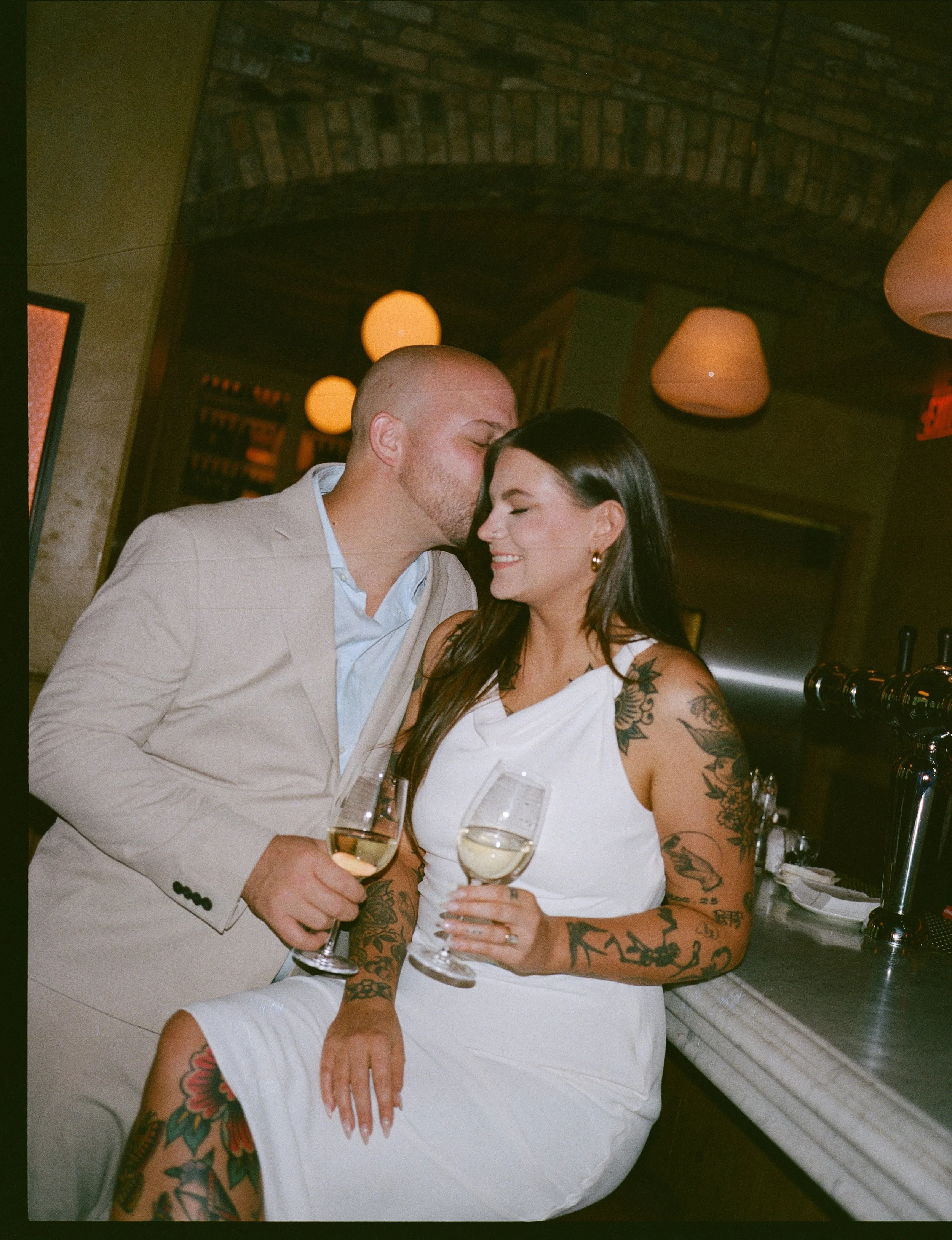 du_soleil_photographie_shanna_matt_engagementsession_rittenhousesquare_borrominirestaurant-136.jpg