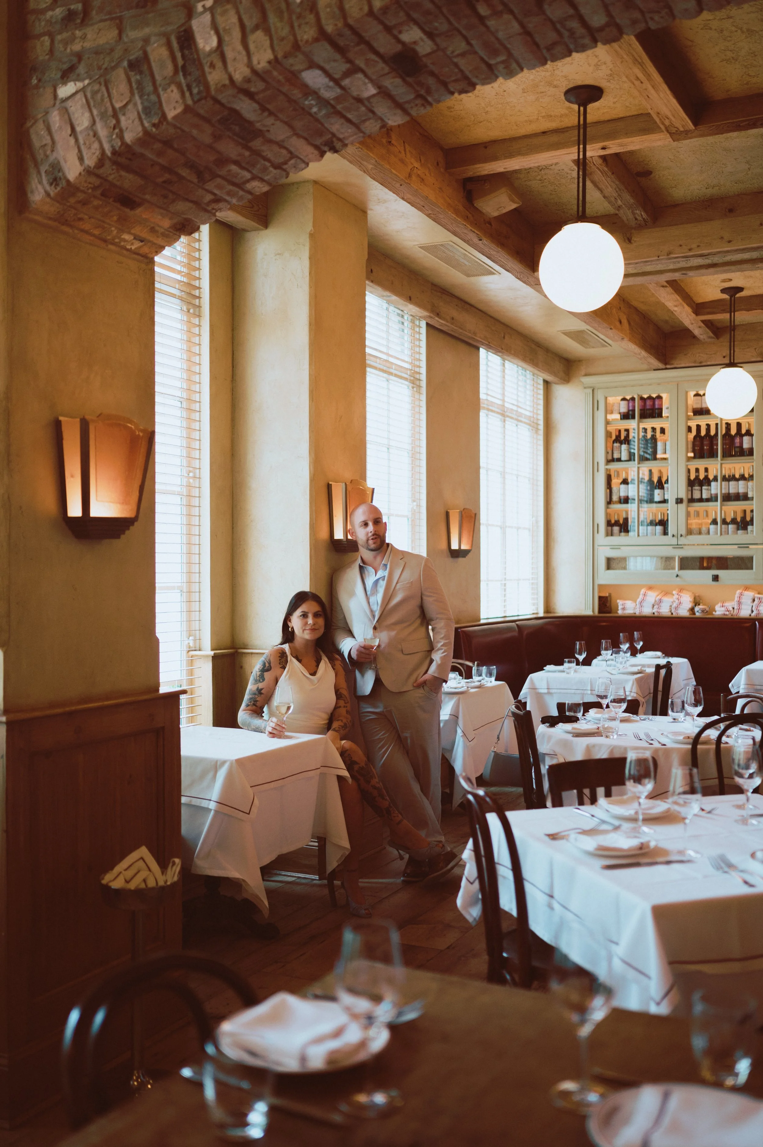 du_soleil_photographie_shanna_matt_engagementsession_rittenhousesquare_borrominirestaurant-11.jpg
