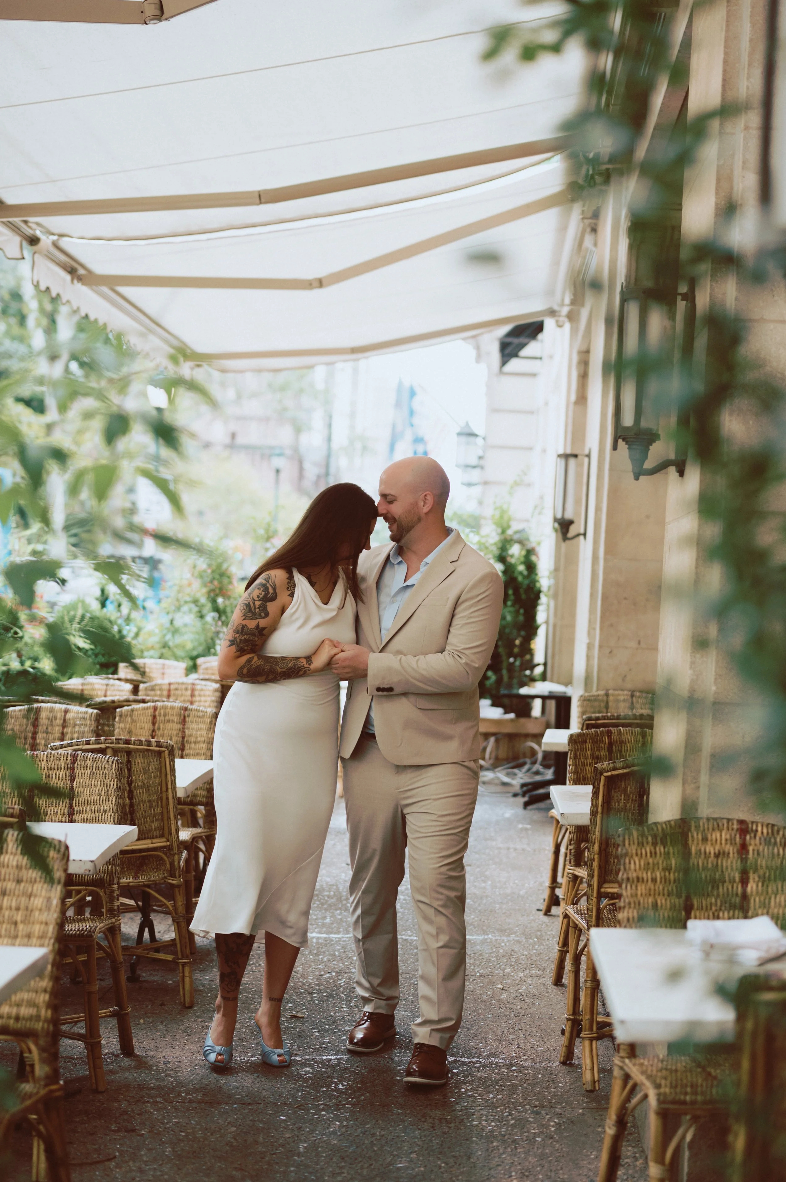 du_soleil_photographie_shanna_matt_engagementsession_rittenhousesquare_borrominirestaurant-78.jpg