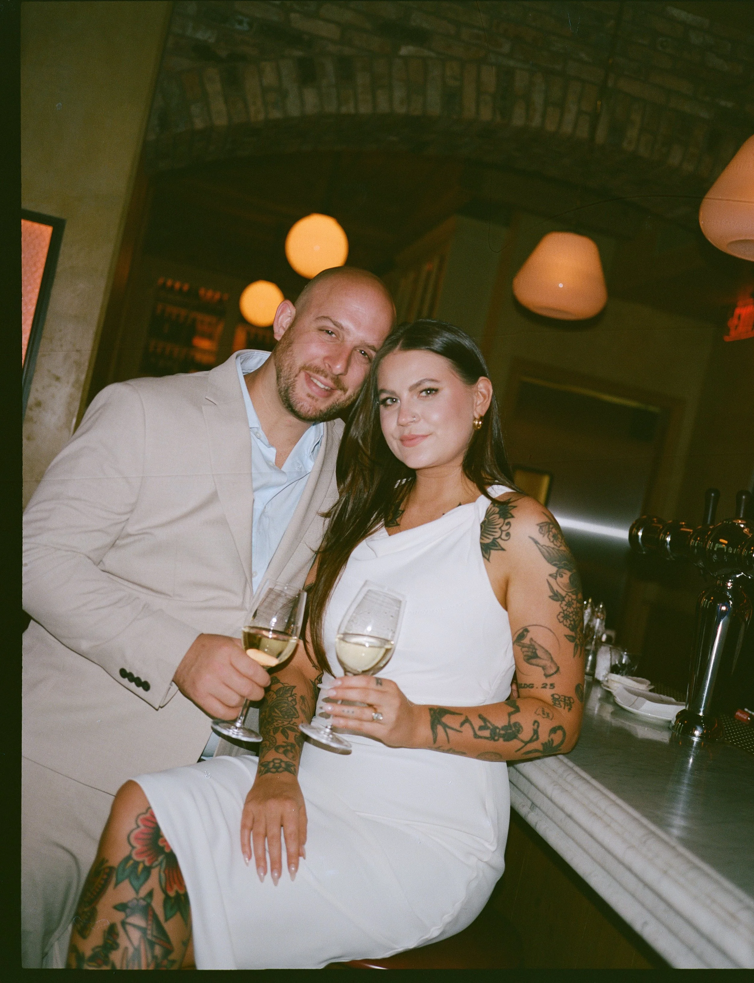 du_soleil_photographie_shanna_matt_engagementsession_rittenhousesquare_borrominirestaurant-135.jpg