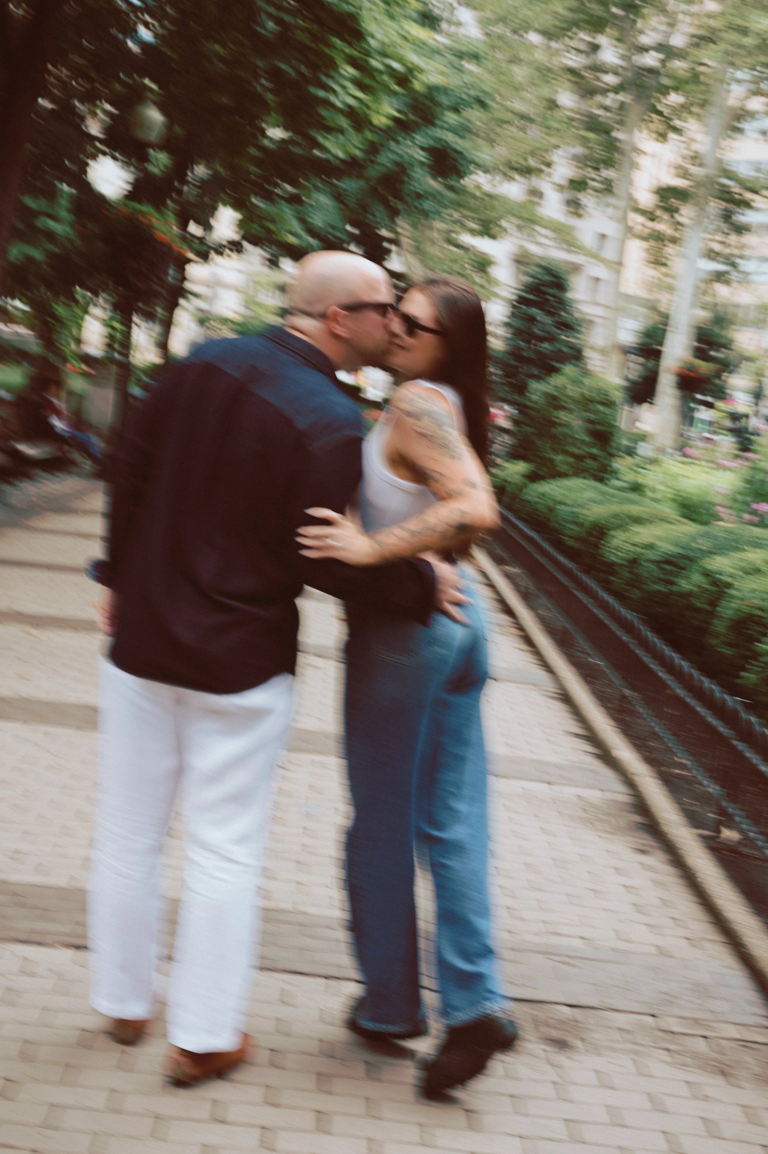 du_soleil_photographie_shanna_matt_engagementsession_rittenhousesquare_borrominirestaurant-97.jpg