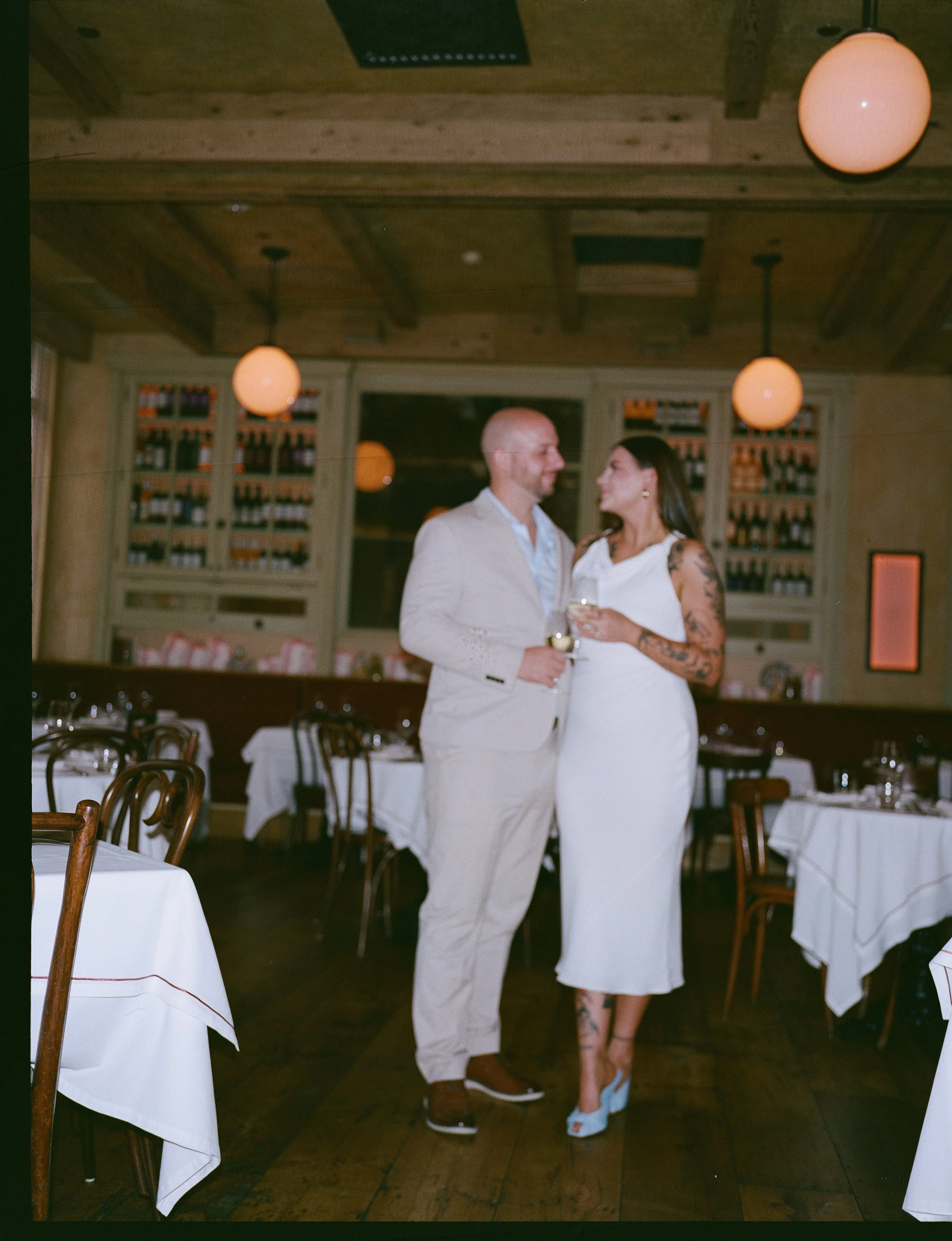 du_soleil_photographie_shanna_matt_engagementsession_rittenhousesquare_borrominirestaurant-138.jpg