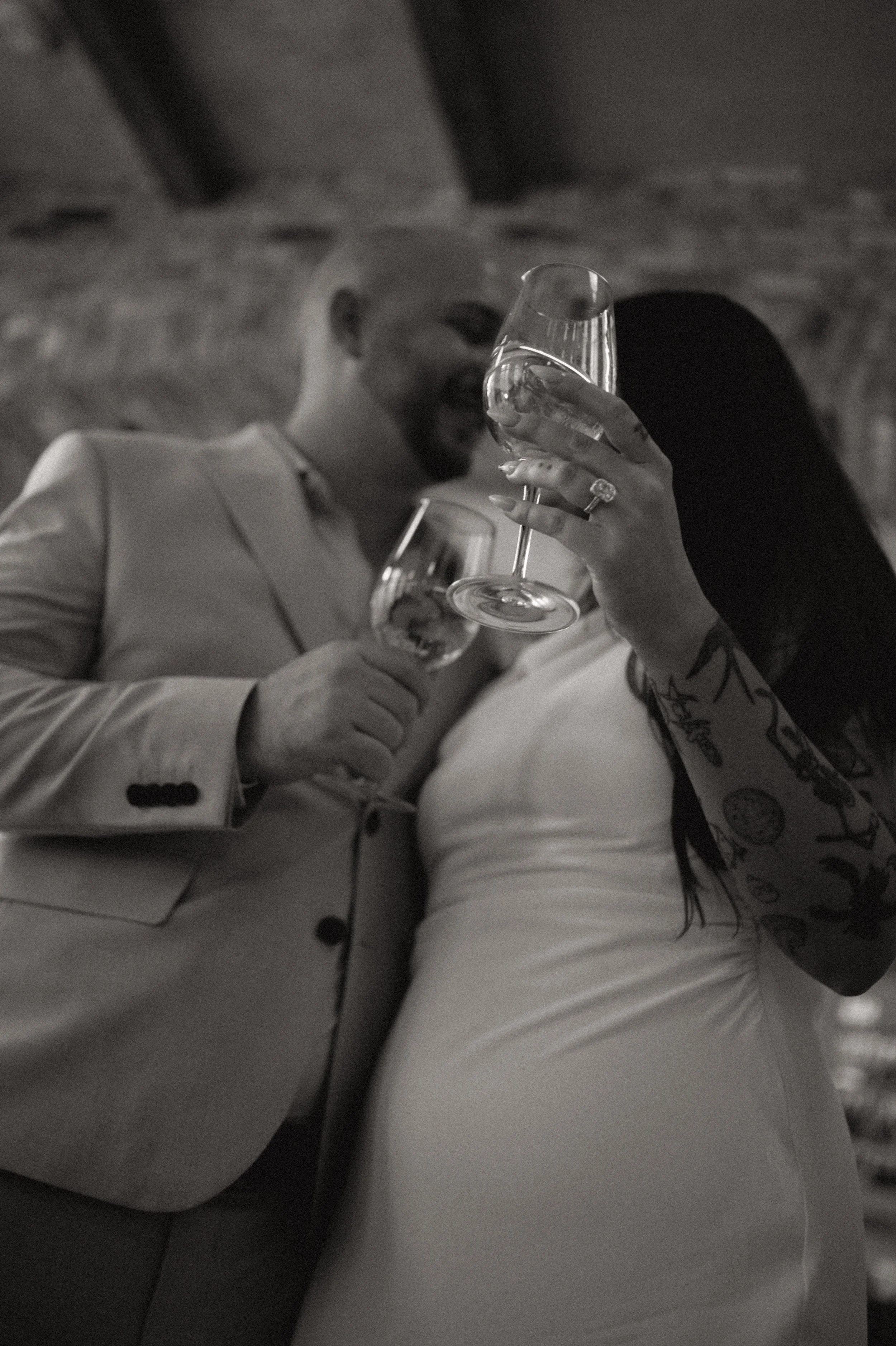 du_soleil_photographie_shanna_matt_engagementsession_rittenhousesquare_borrominirestaurant-39.jpg