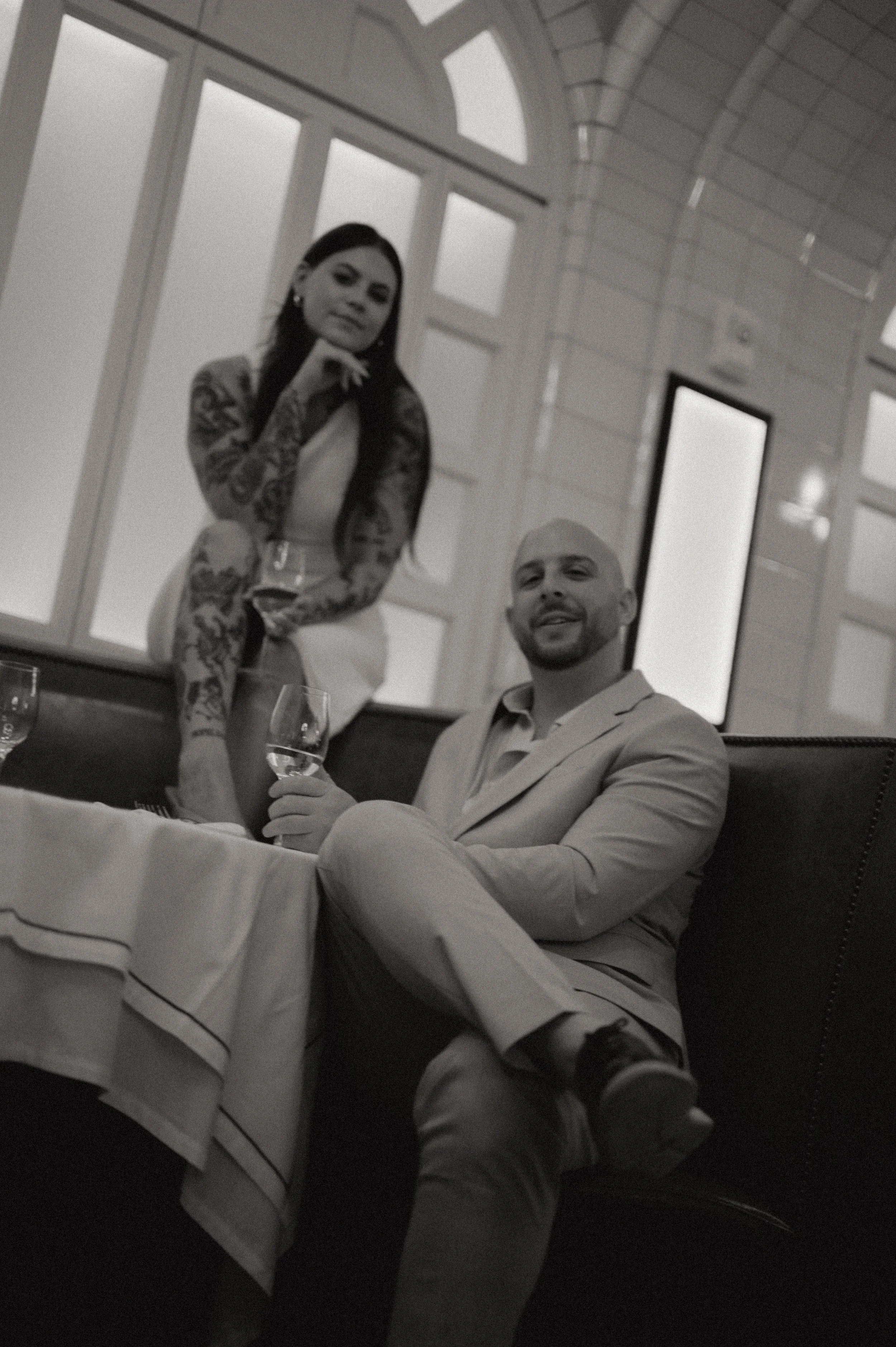 du_soleil_photographie_shanna_matt_engagementsession_rittenhousesquare_borrominirestaurant-68.jpg