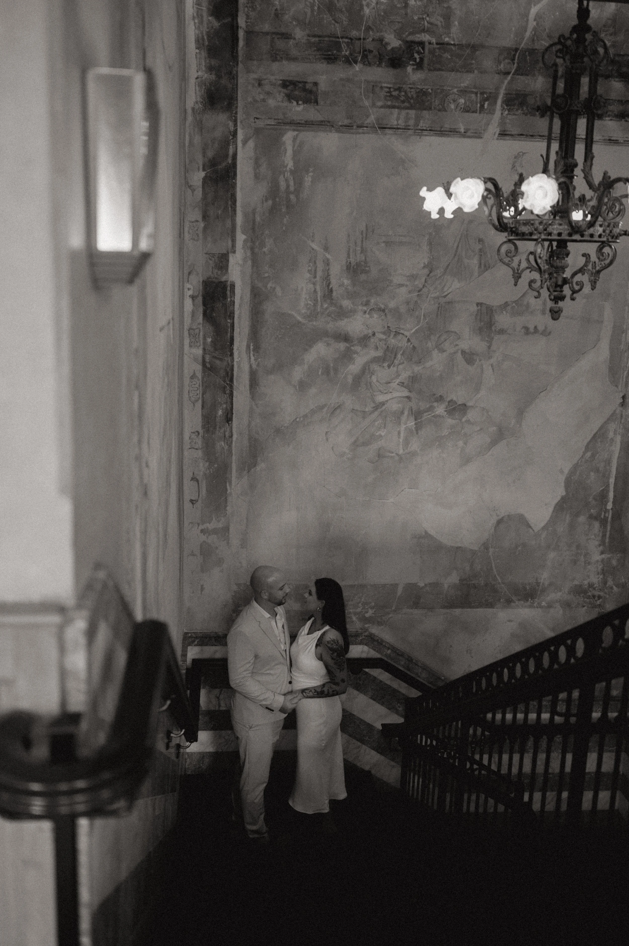 du_soleil_photographie_shanna_matt_engagementsession_rittenhousesquare_borrominirestaurant-62.jpg