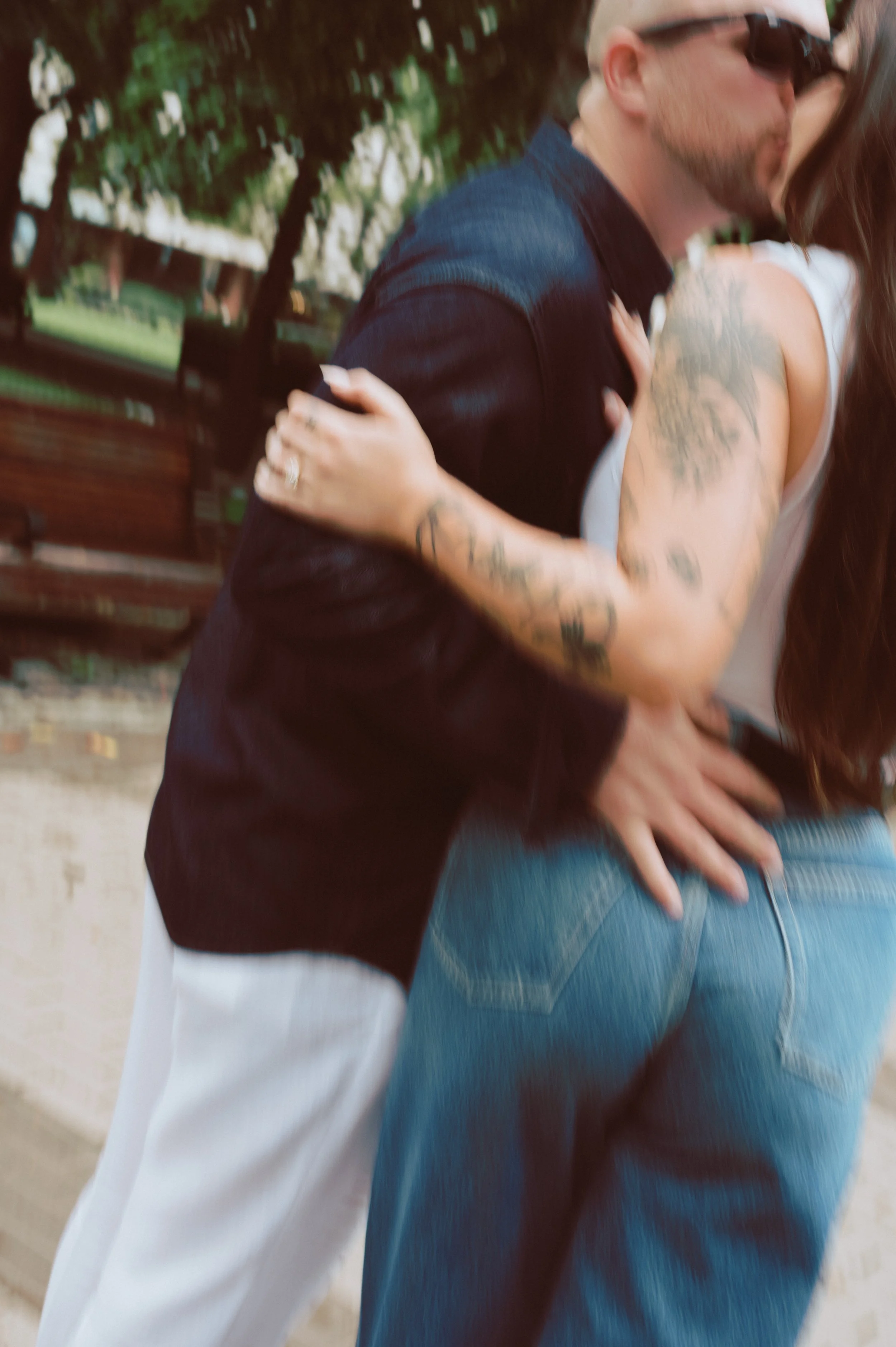du_soleil_photographie_shanna_matt_engagementsession_rittenhousesquare_borrominirestaurant-99.jpg