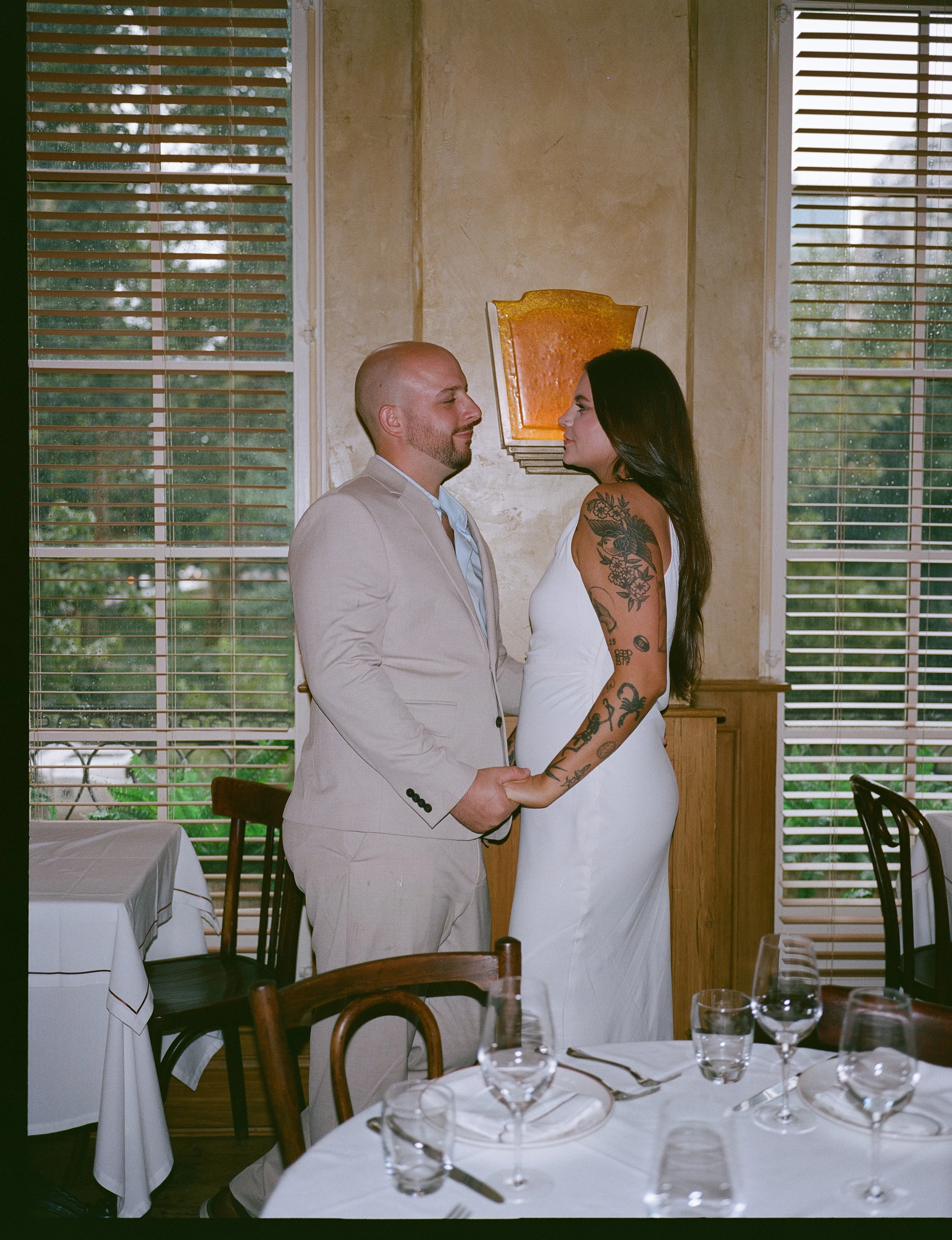 du_soleil_photographie_shanna_matt_engagementsession_rittenhousesquare_borrominirestaurant-132.jpg