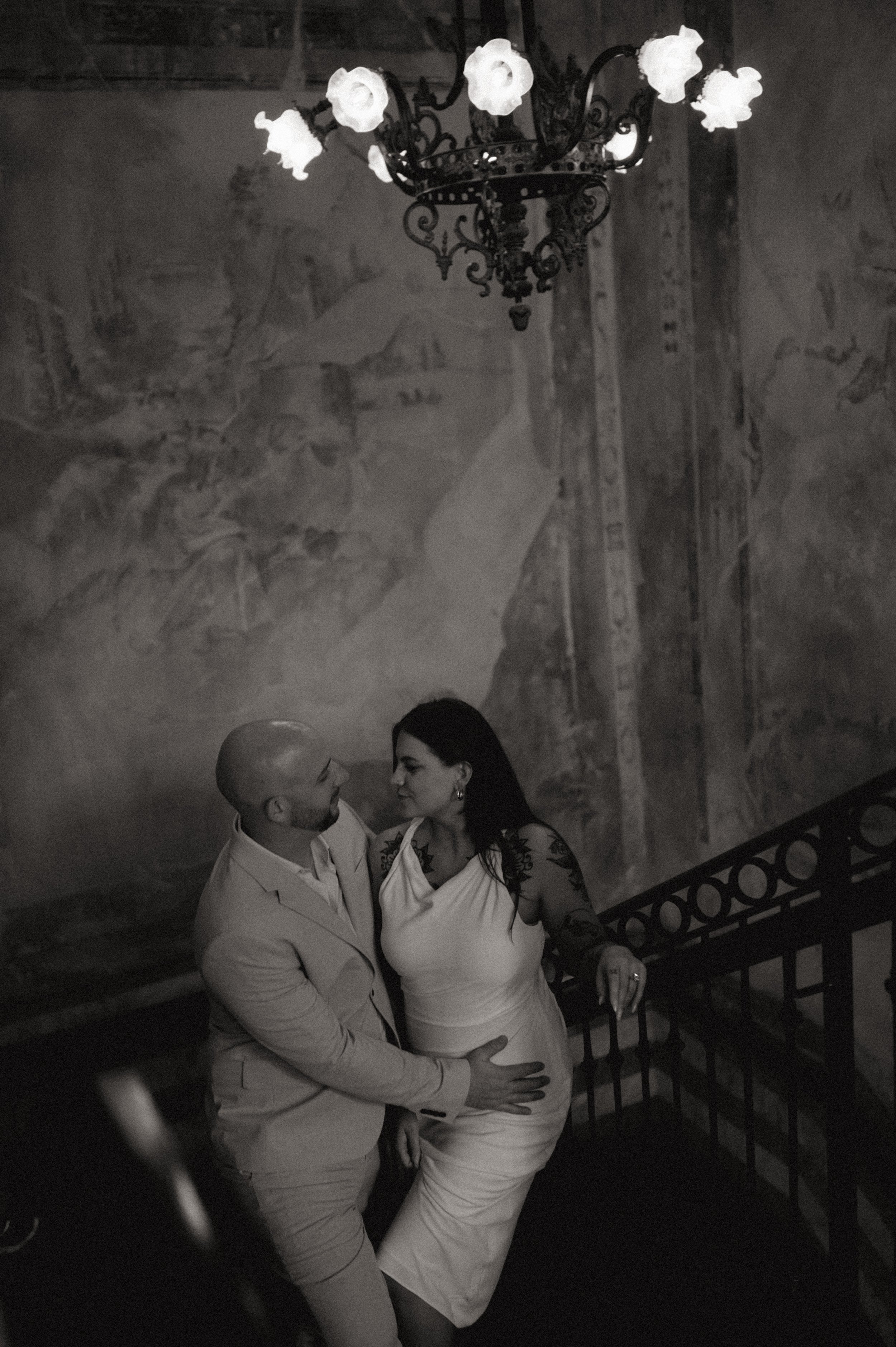 du_soleil_photographie_shanna_matt_engagementsession_rittenhousesquare_borrominirestaurant-64.jpg